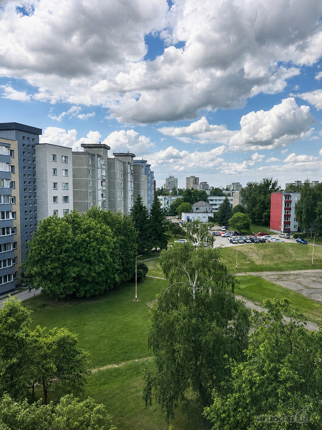 Parduodamas erdvus, atokiau nuo judrių gatvių