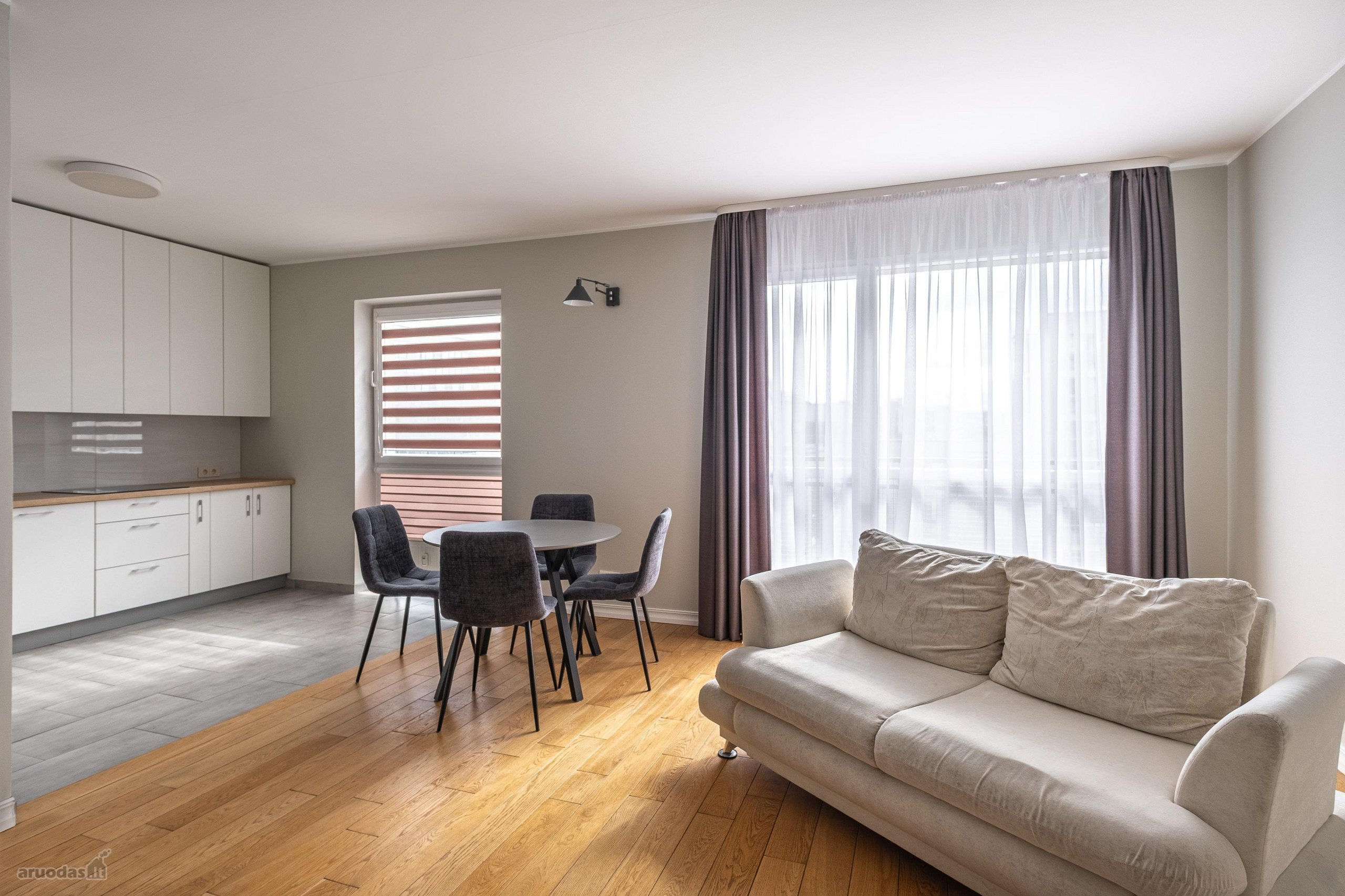Nuomojamas nuostabus 3k. 84 m2 erdvus butas