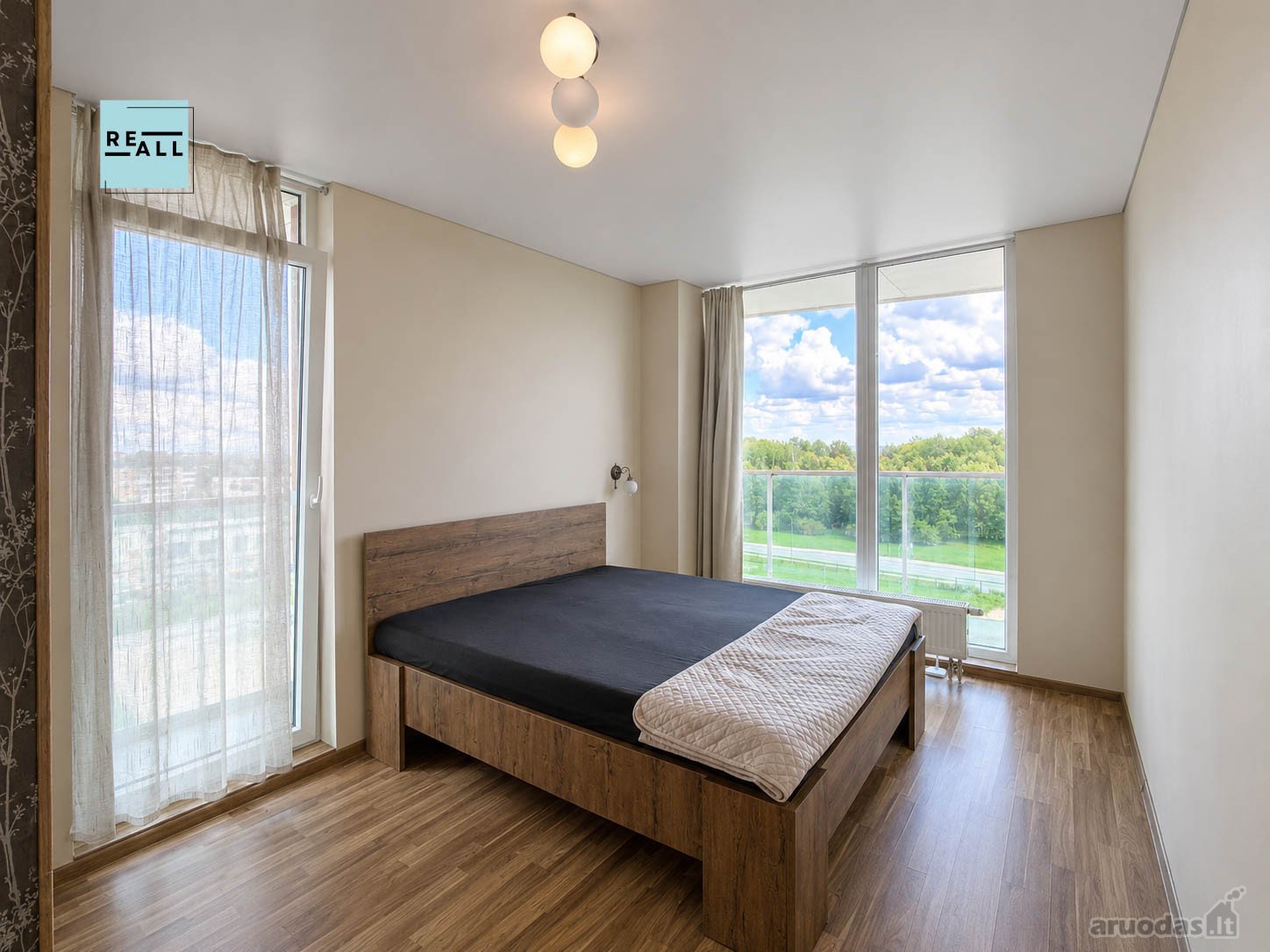 Nuomojamas Erdvus 2 Kambarių Butas Su