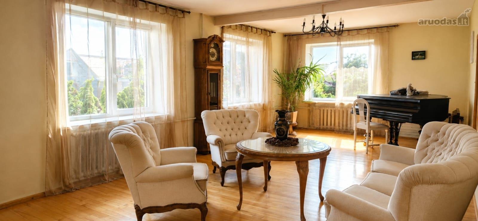 Parduodamas Erdvus Namas Su 18,85 Arų Sklypu