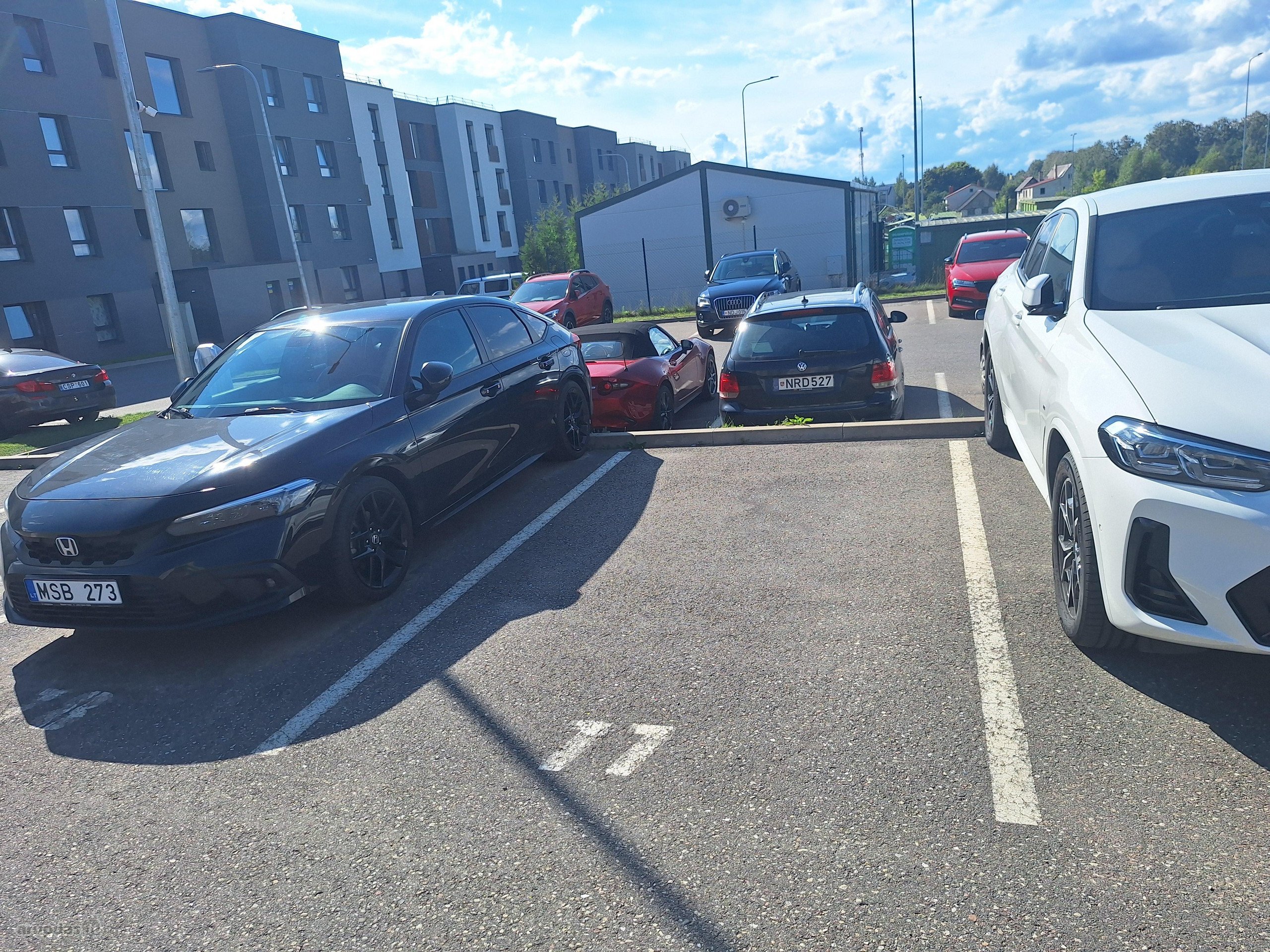 Parduodama parkavimo vieta automobiliui šalia