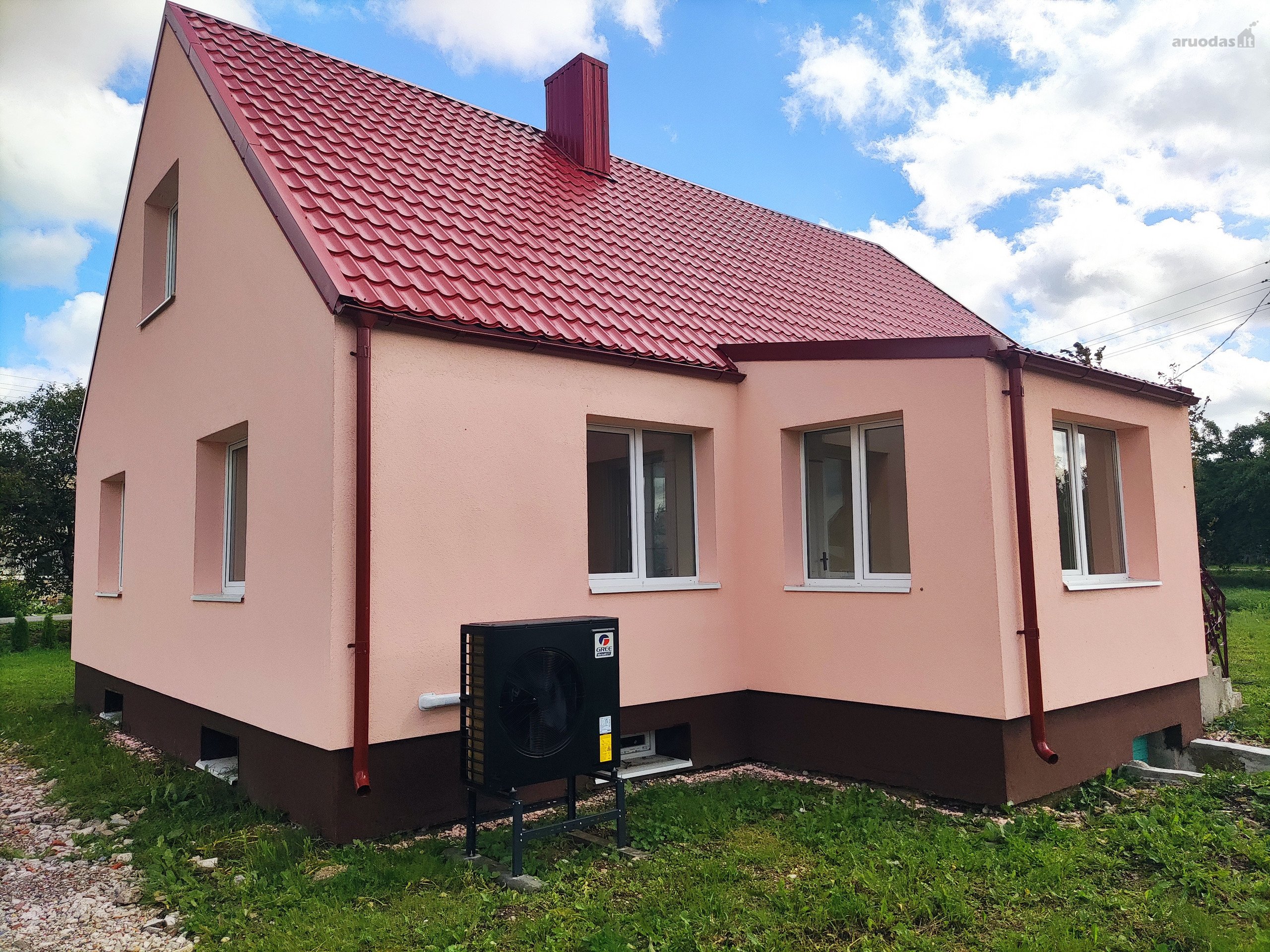 Ramiame Šliktinės kaime parduodama sodyba su