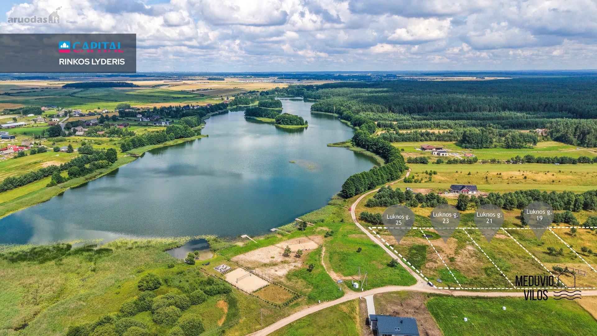 Meduvio Vilos‘e parduodami namų valdos sklypai.