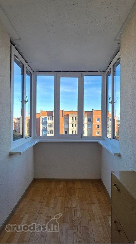 Erdvus 2 Kambarių Butas Kuncų G.! 2 Balkonai !