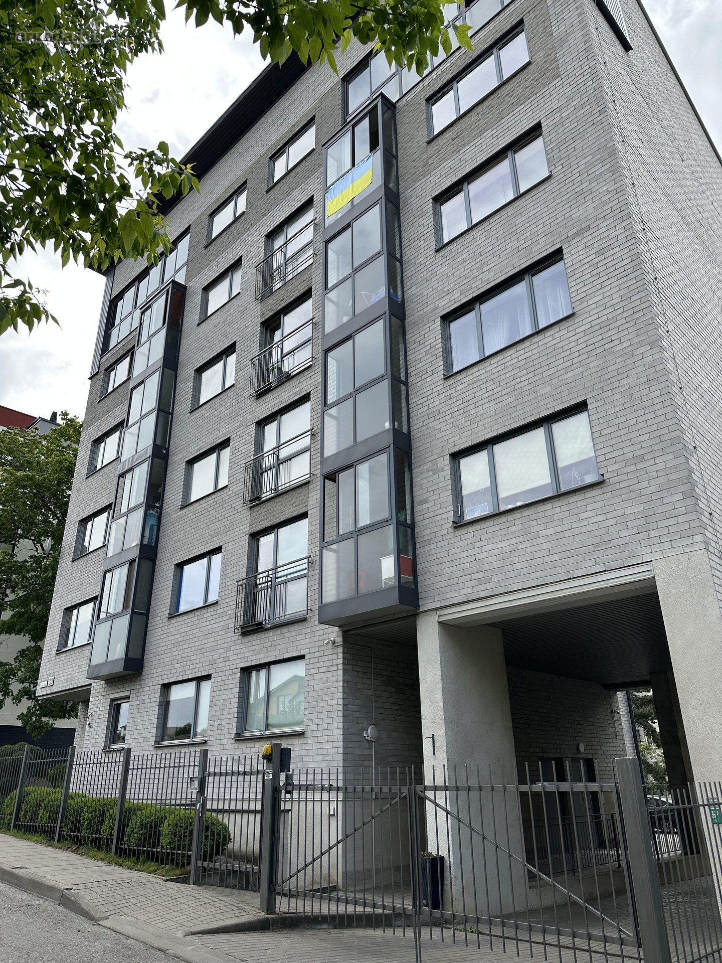 Parduodamas Šviesus 2 Kambarių Butas Su