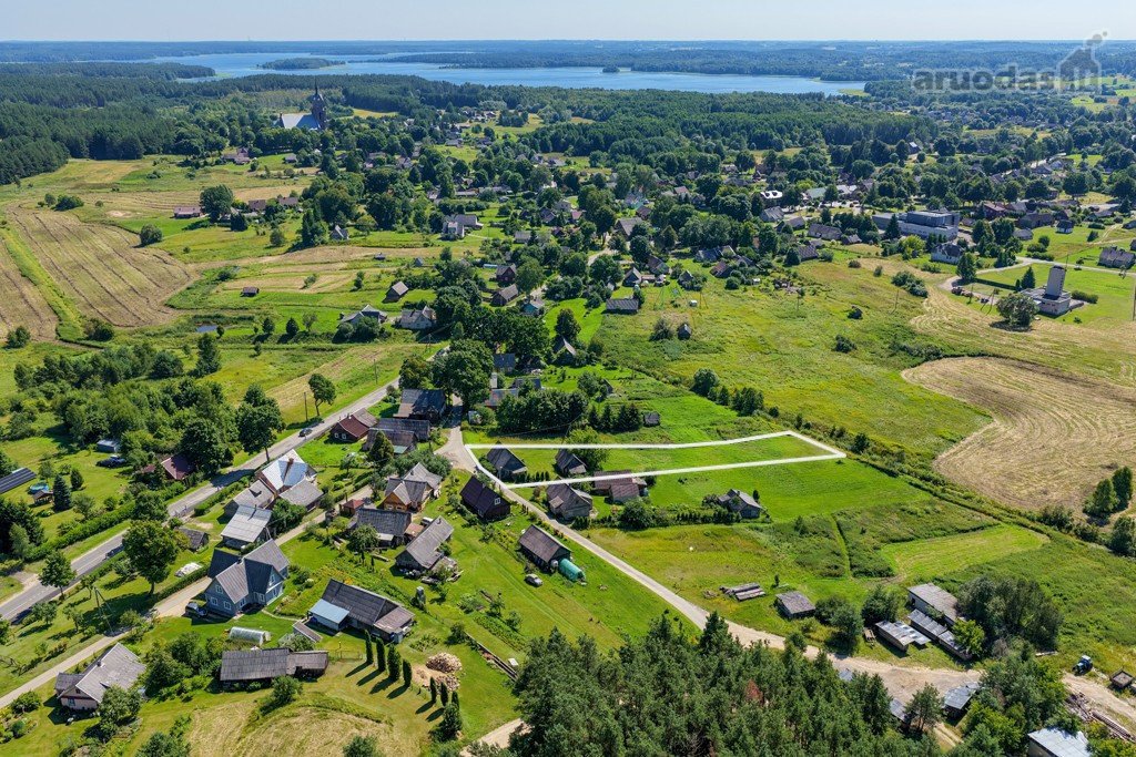 Ežerų ir miškų apsuptame Salako miestelyje,