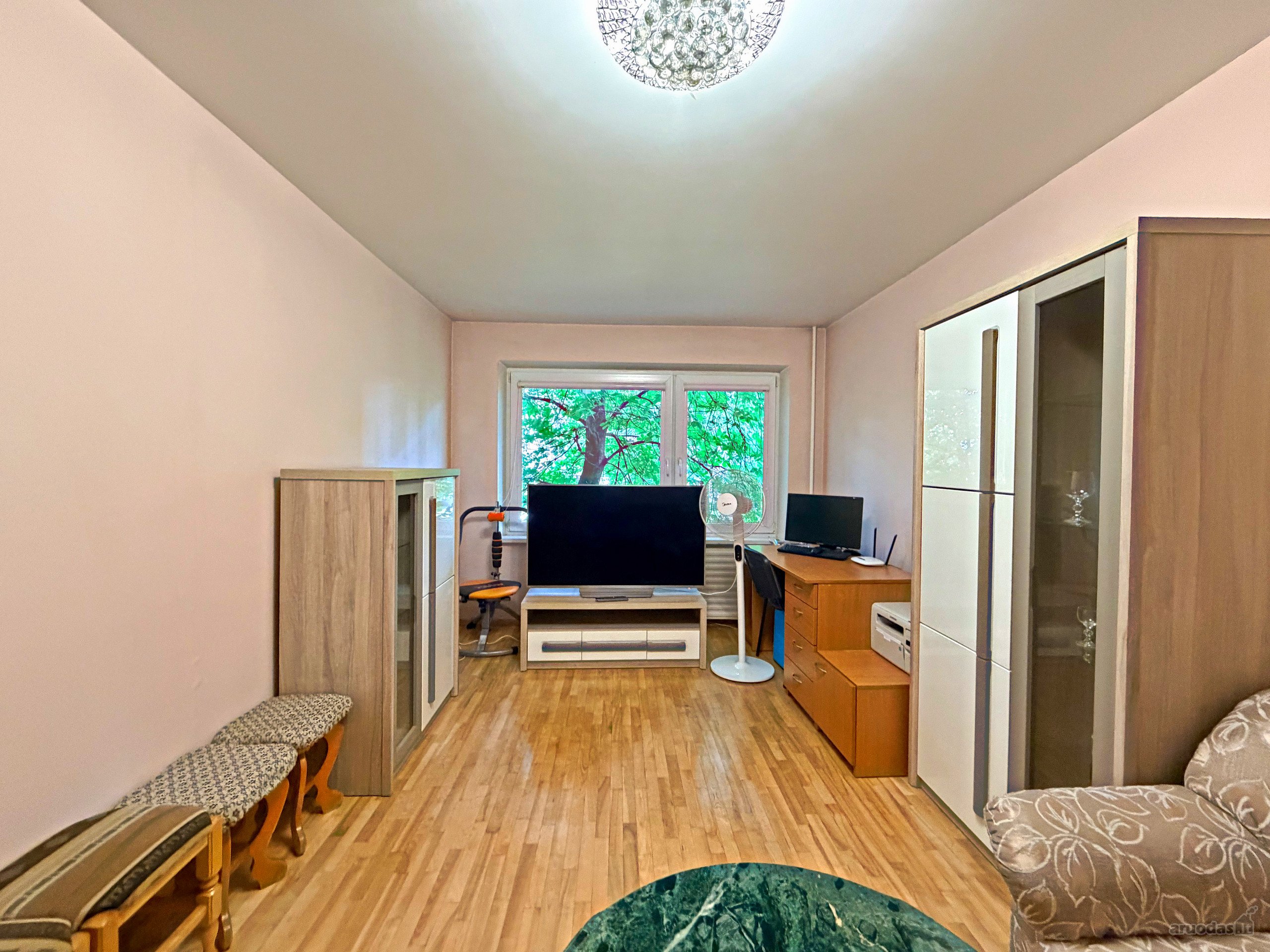Parduodamas suremontuotas dviejų kambarių