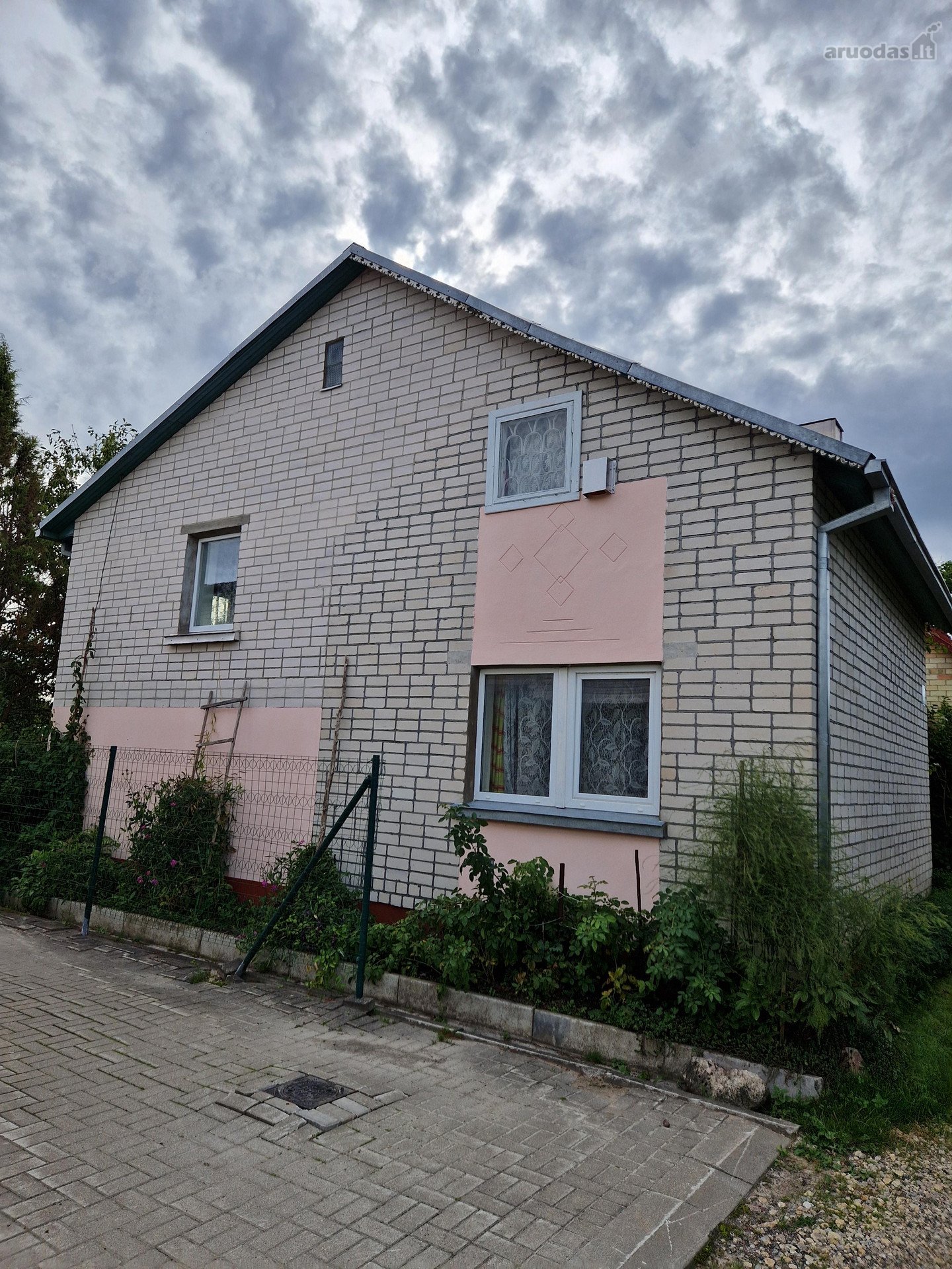 Parduodamas namas, ramioje vietoje, netoli