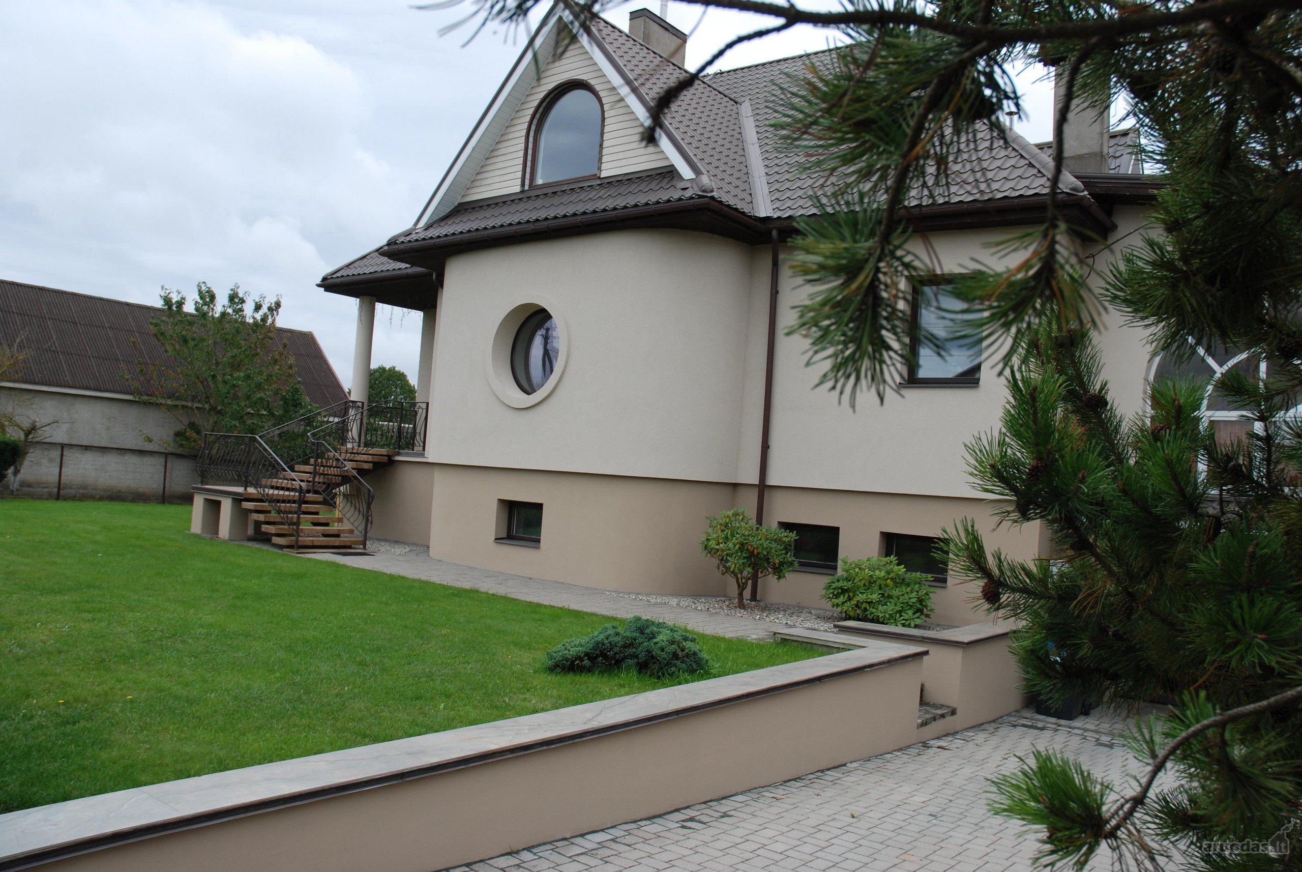 Parduodamas išskirtinės architektūros,