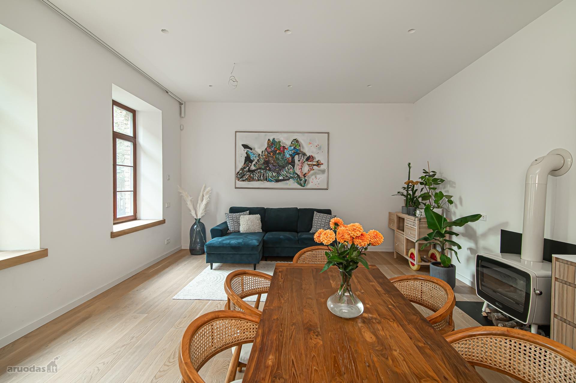 Tai naujai įrengti aukštų lubų apartamentai,