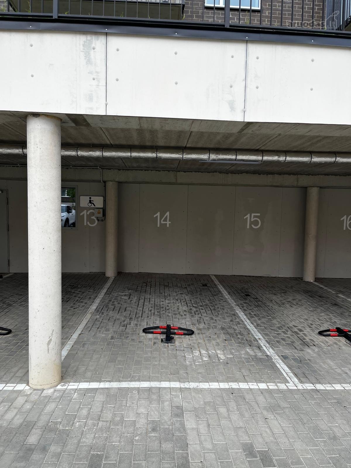14 Automobilio stovejimo vieta po stogeliu