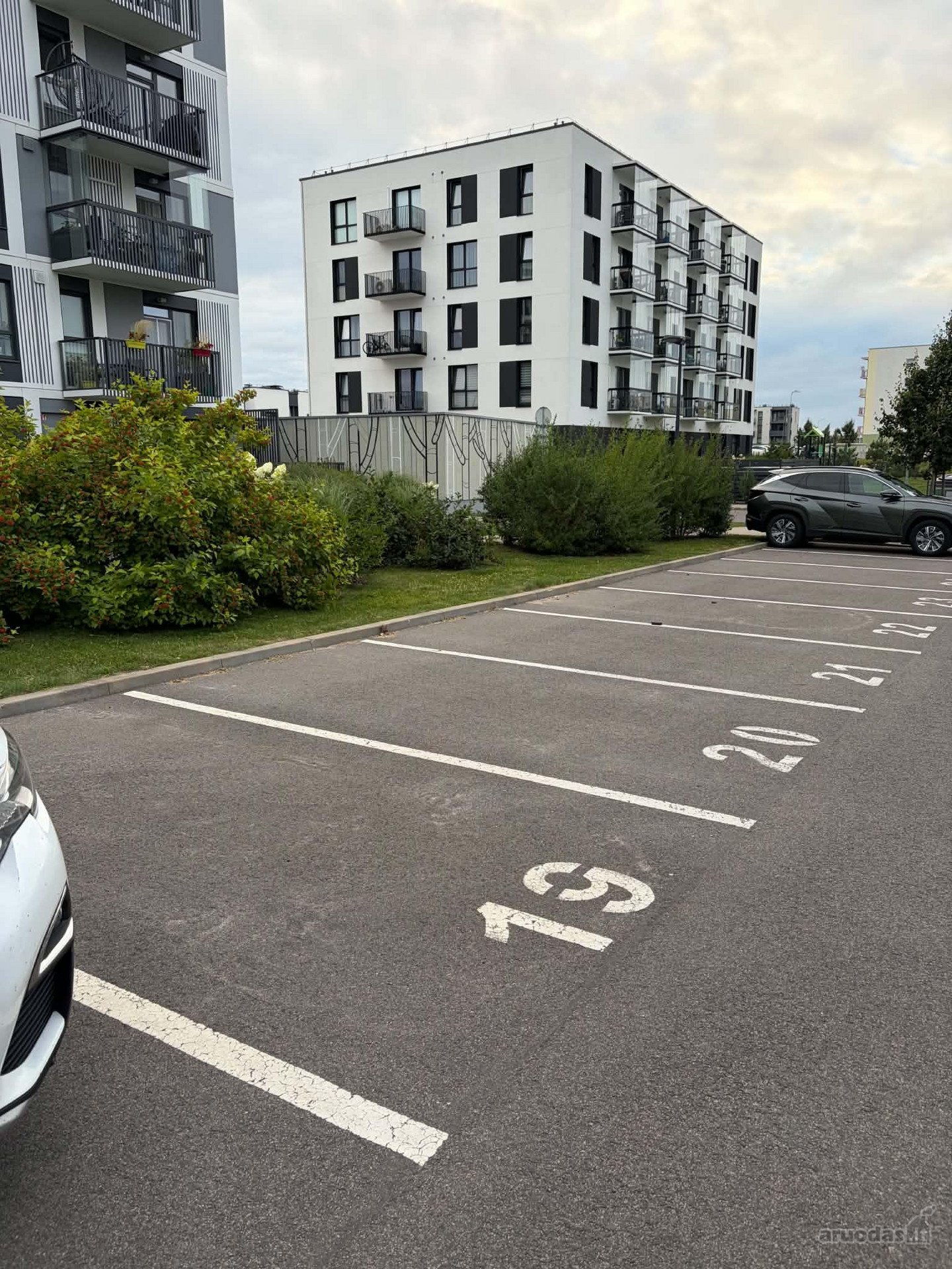 Parduodama antžeminė automobilių stovėjimo