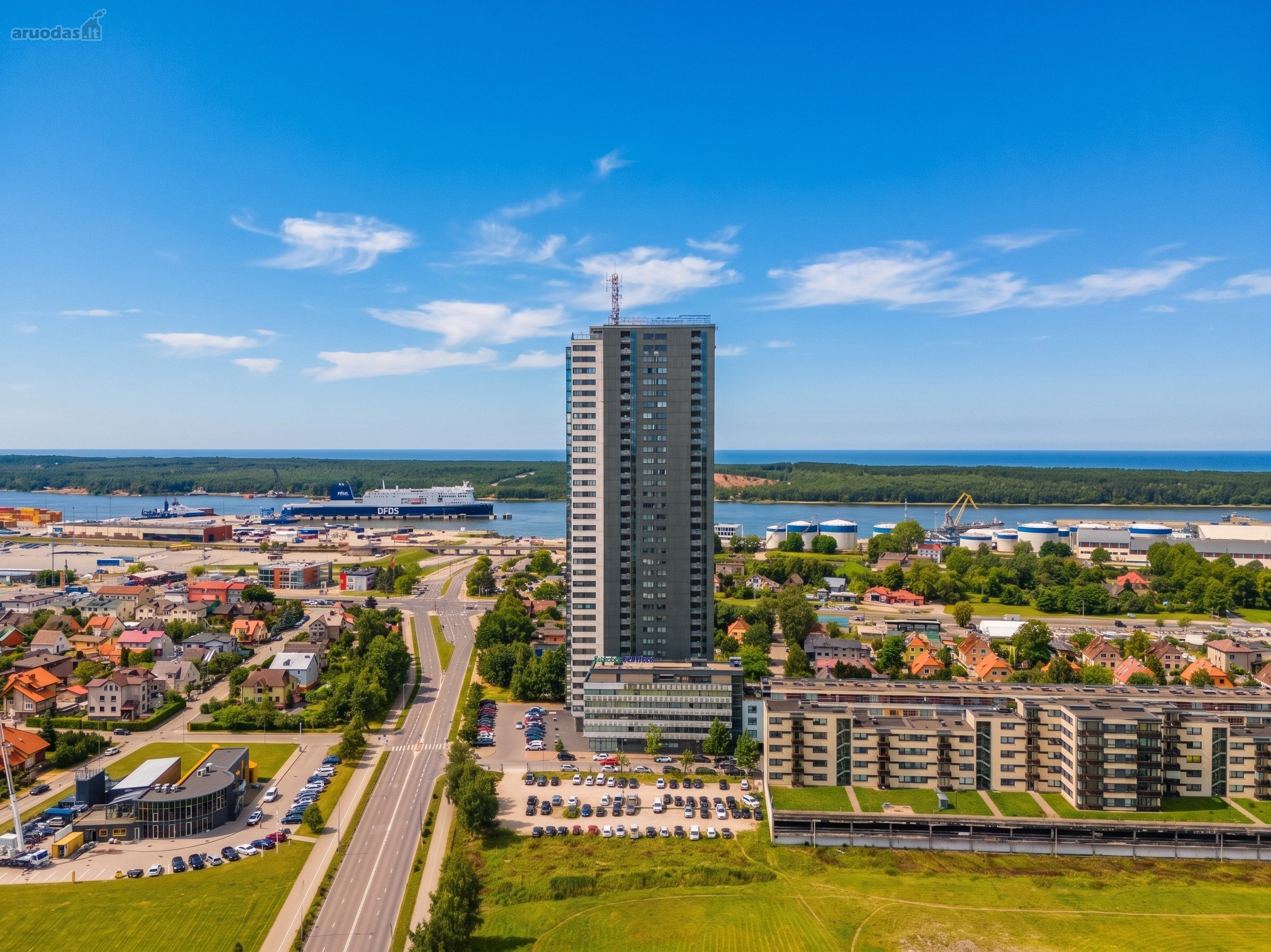 Vakarai Virš Klaipėdos – 12 Aukštas, Langai Į