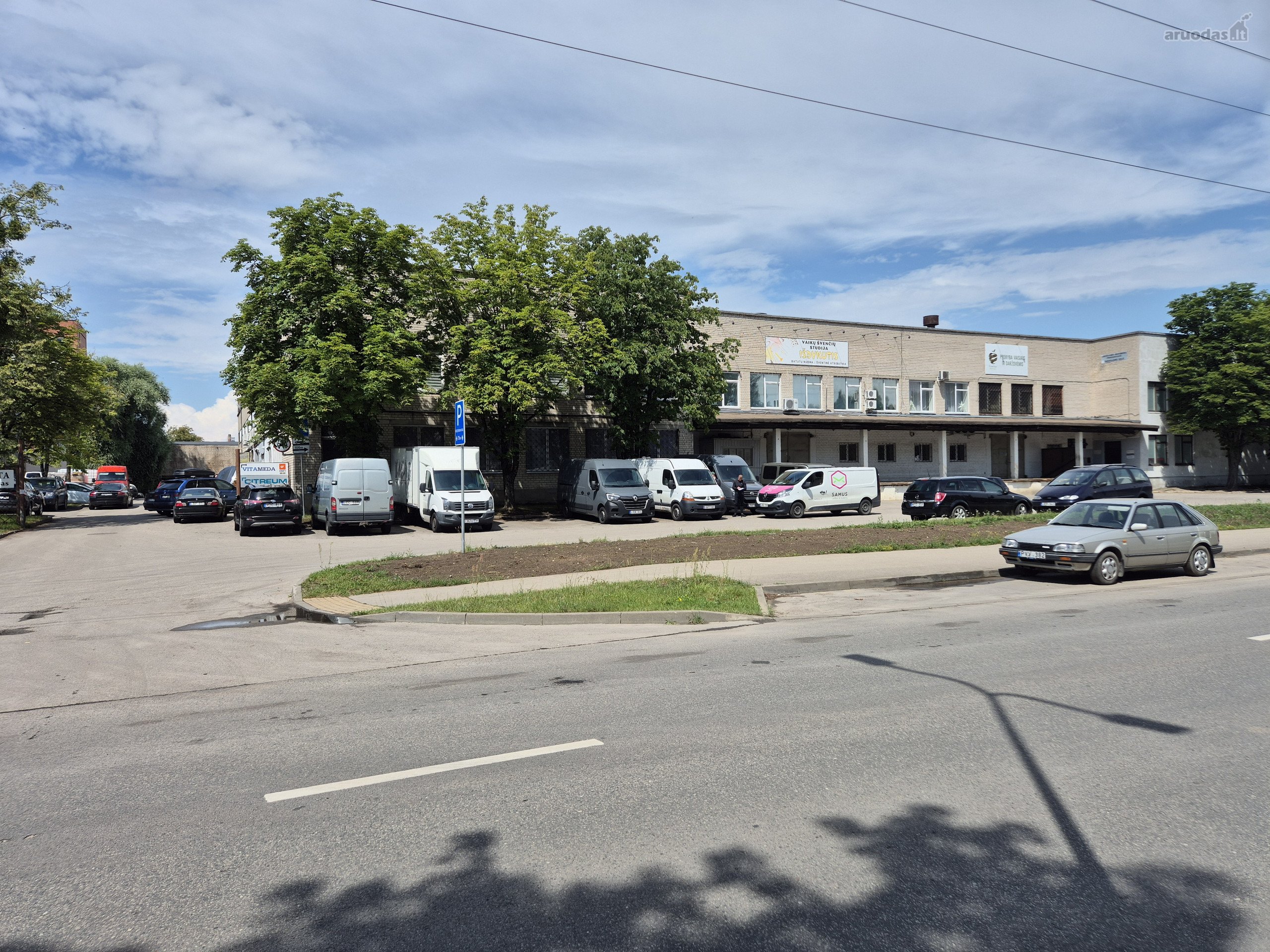 Nuomojamos Tvarkingos 110 M² Sandėliavimo