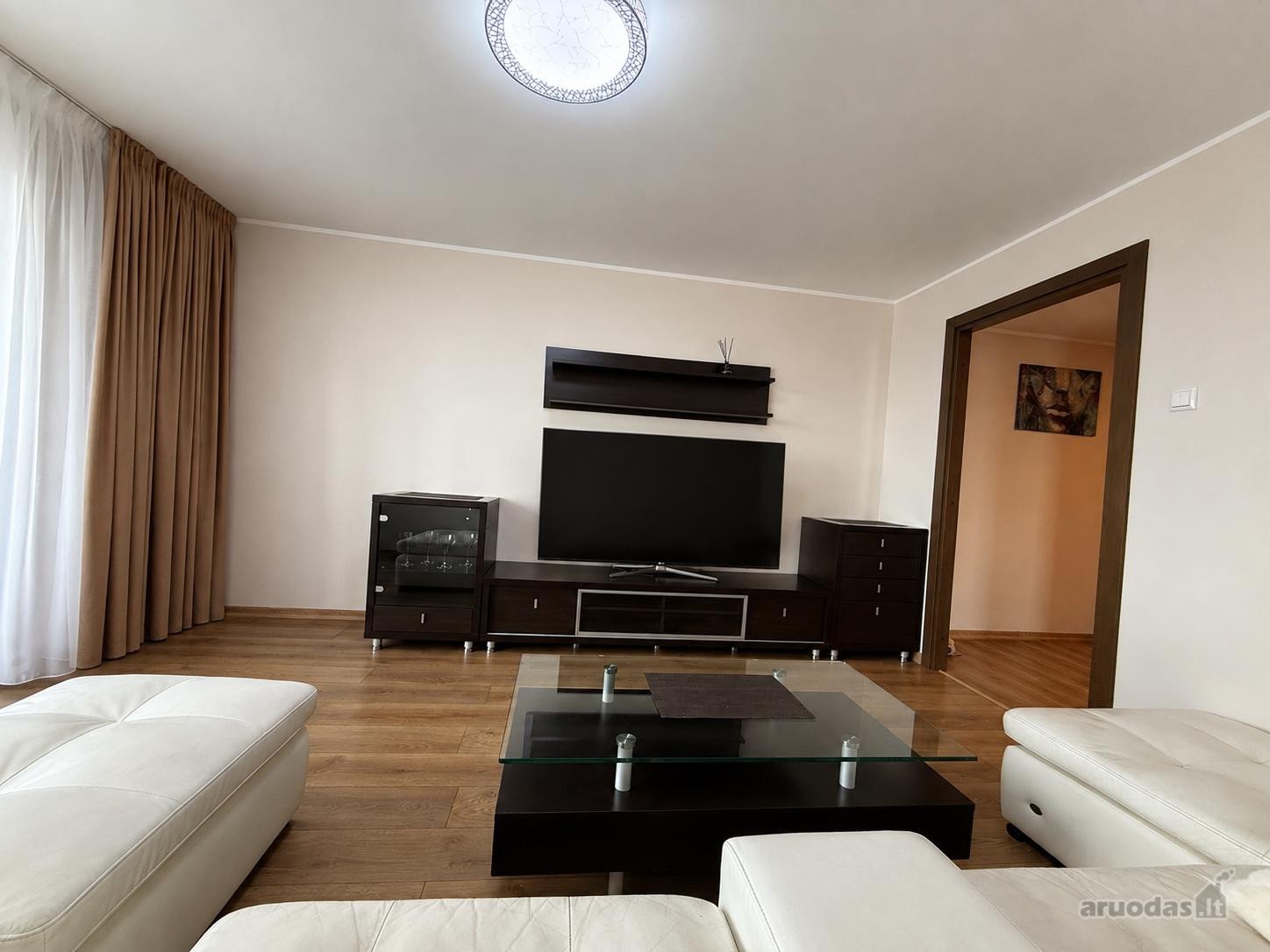 Parduodamas šviesus ir erdvus 3 kambarių
