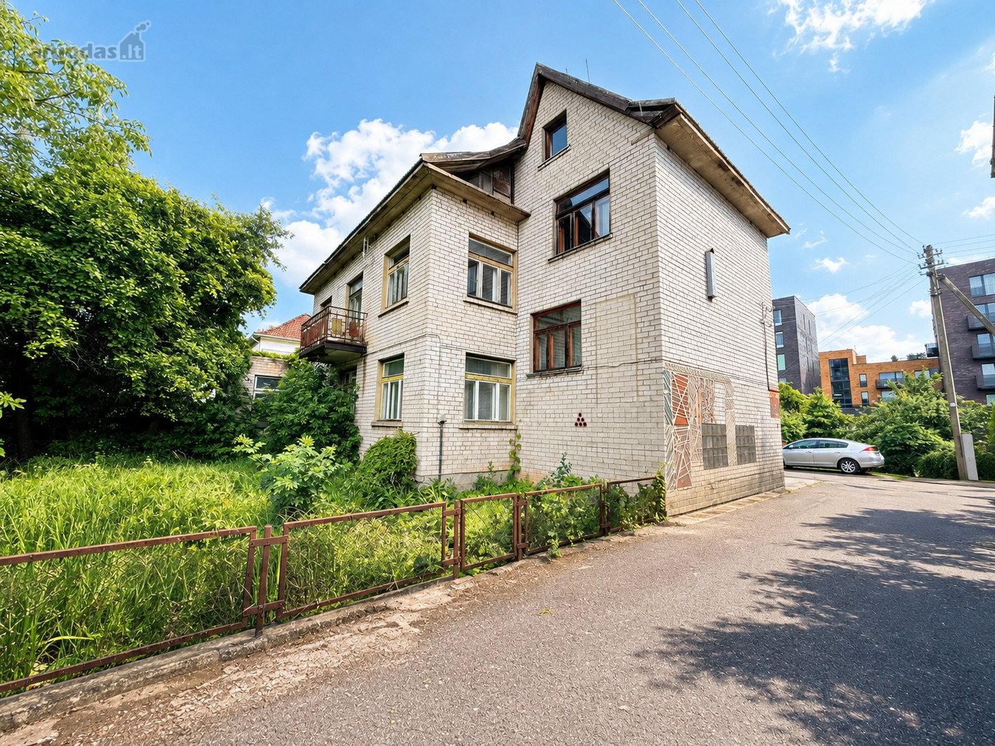 Parduodamas Namas Investicijai Žaliakalnyje,