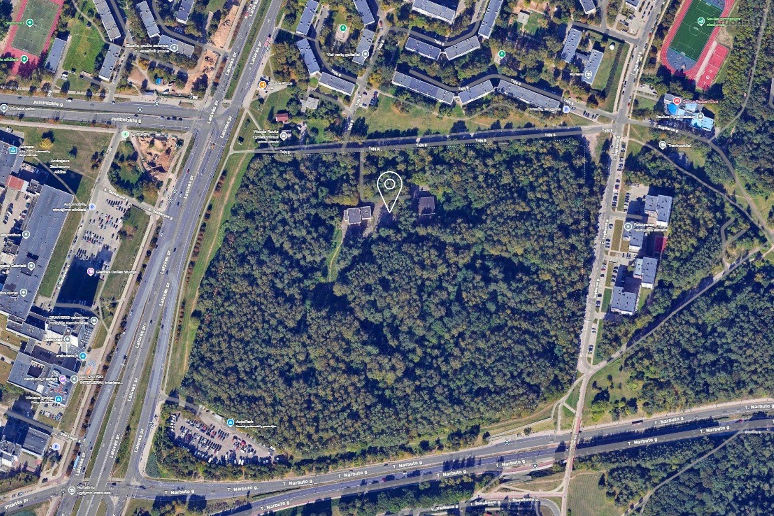 Parduodami devyni pastatai ir treji