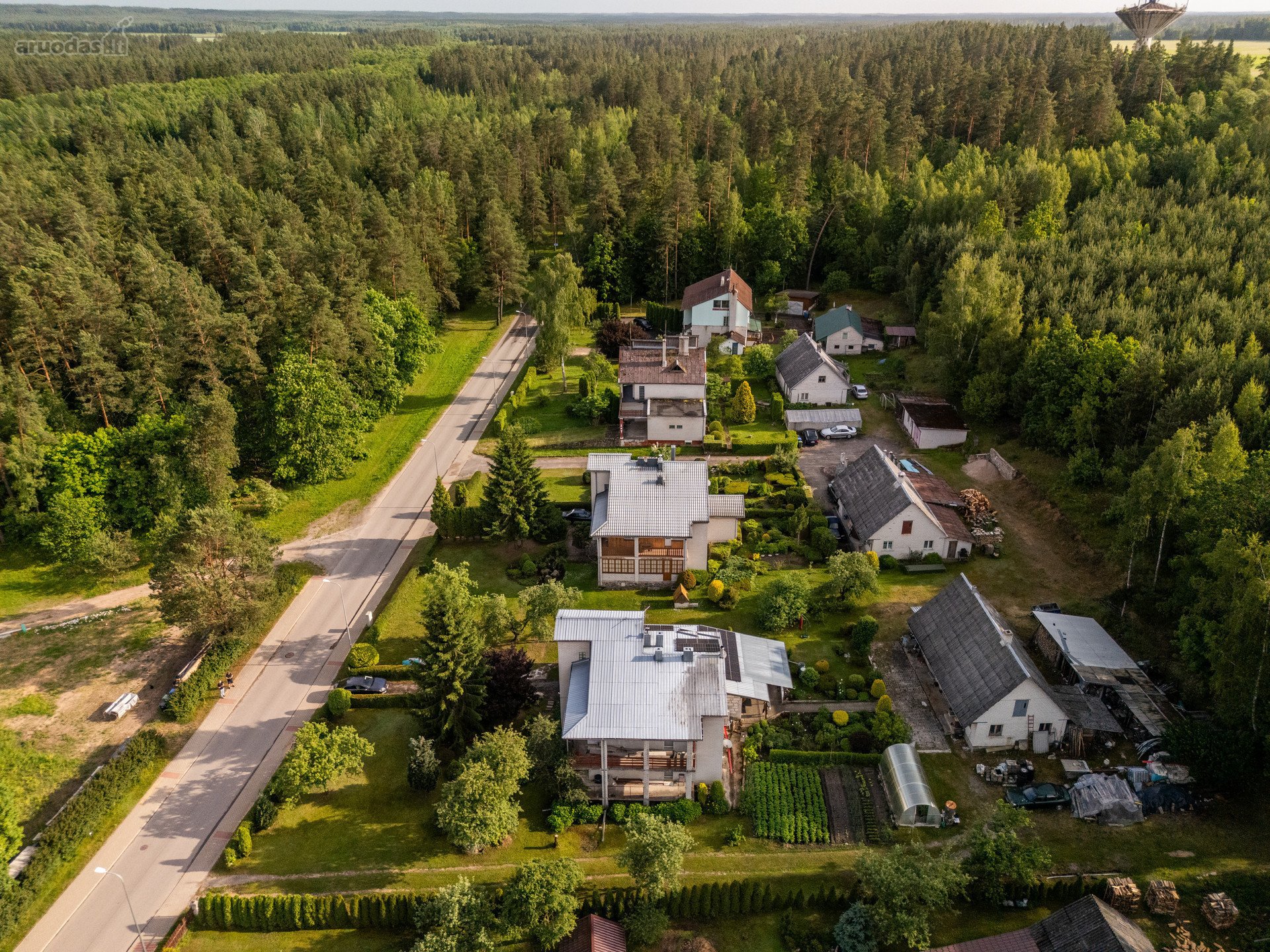 Dviejų Aukštų Namas Su Mansarda Erdviame