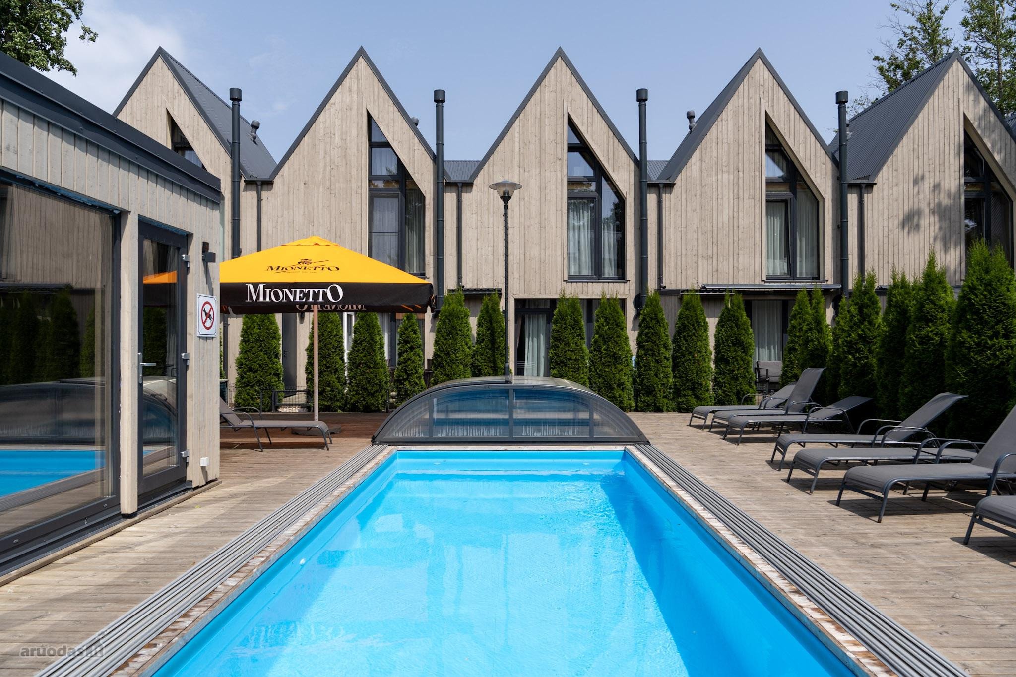Parduodamas pilnai įrengtas 40 m² kotedžas su