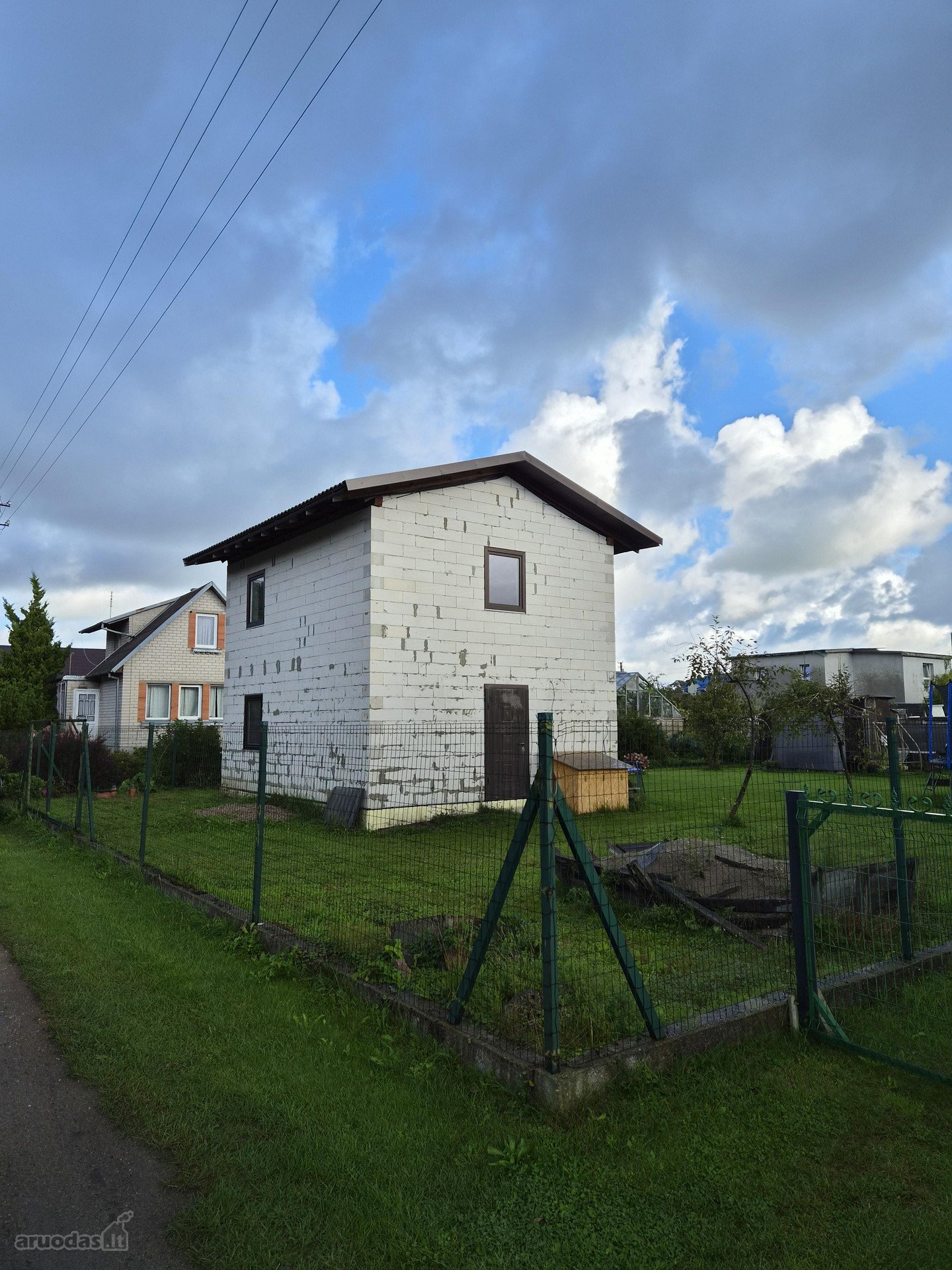 Parduodamas sodo namas su žemės sklypu.