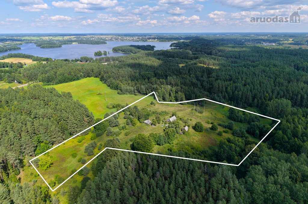 Vos 4 km nuo Zarasų, atokiame vienkiemyje