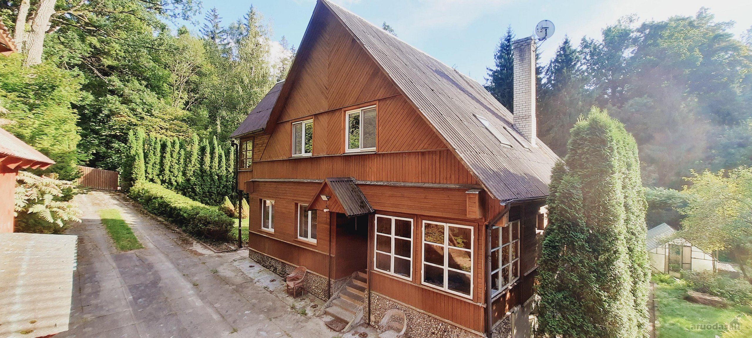Erdvus Namas Vilniuje Su Privačiu Išėjimu Į