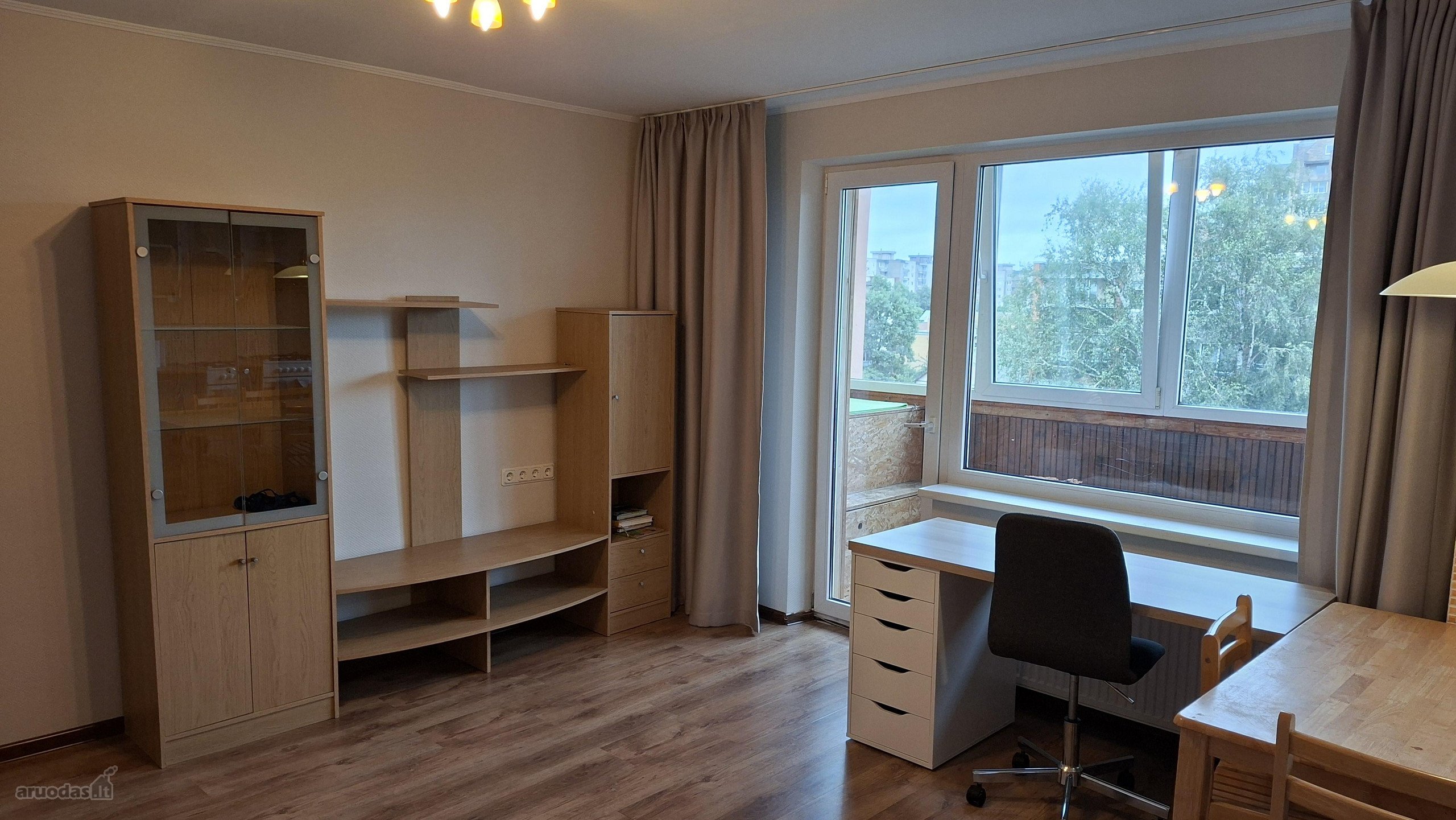 Išnuomojamas erdvus ir šviesus vieno kambario