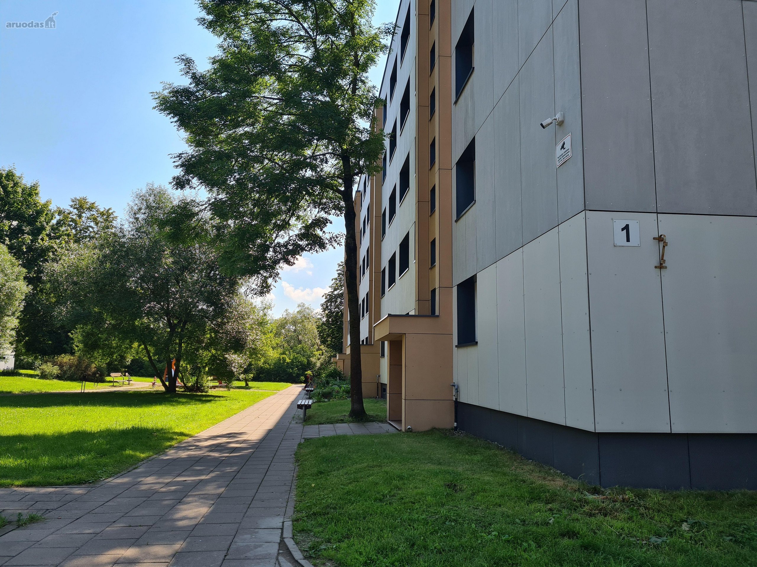 Nuomojamas tvarkingas, šviesus 2 kambarių