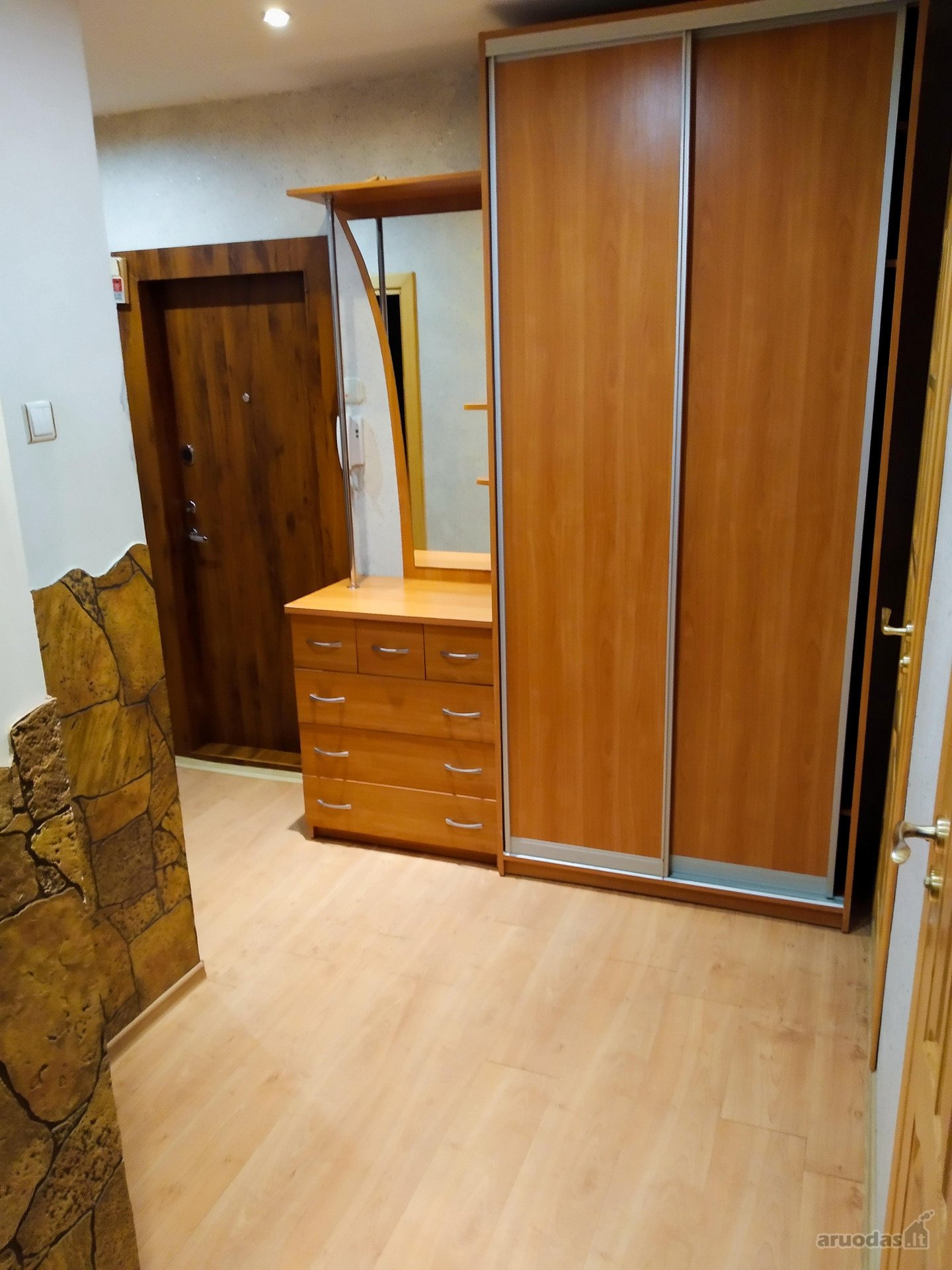 Parduodu 2 kambarių butą, tvarkingas, puiki