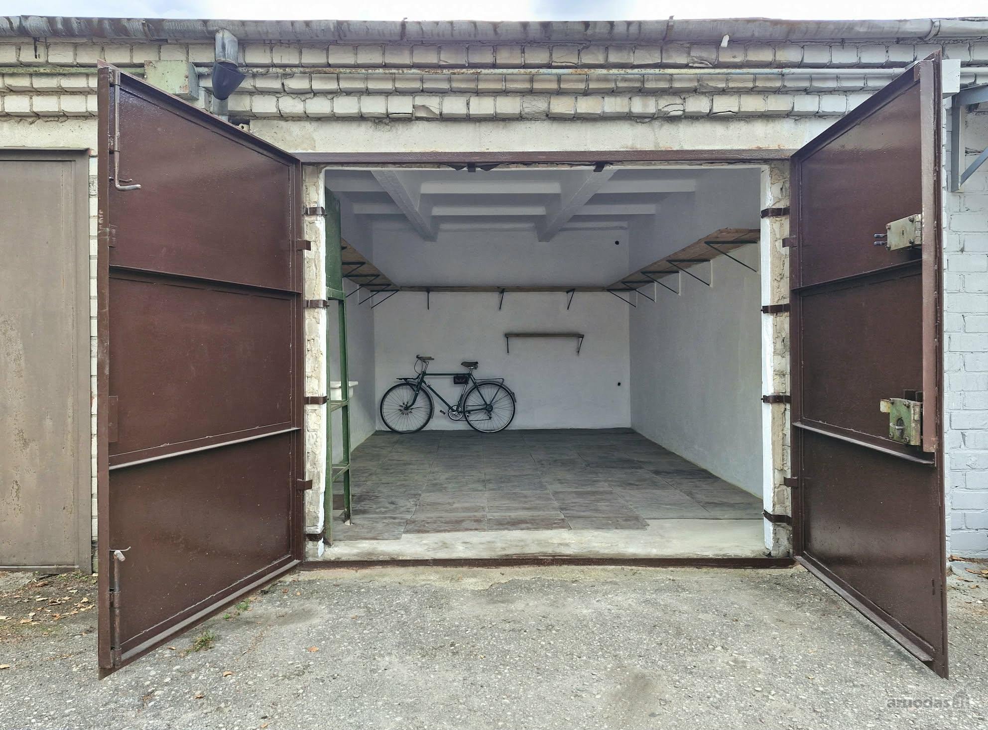 - 20 m2,