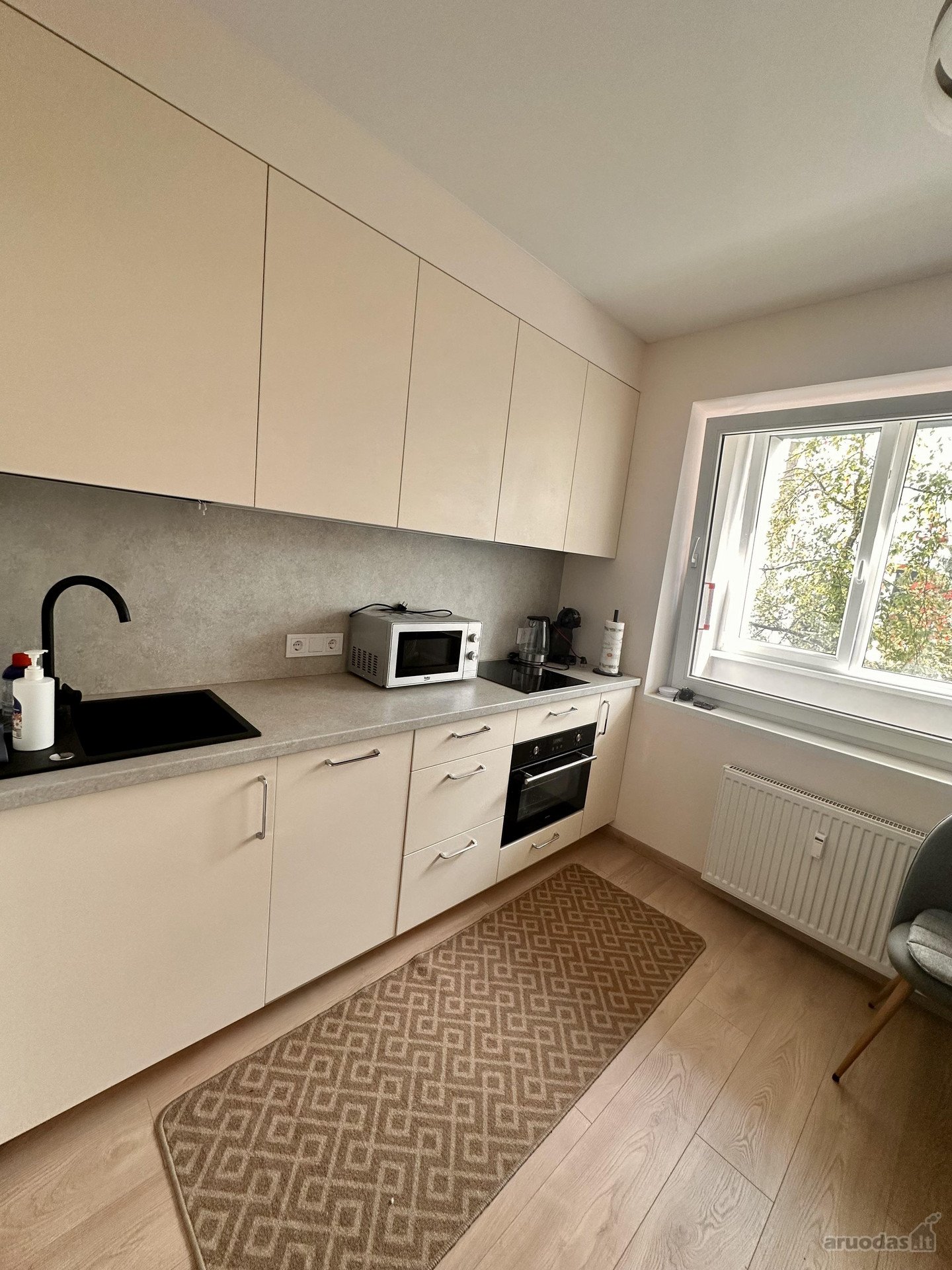 Nuomojamas šviesus 36 m² butas šalia