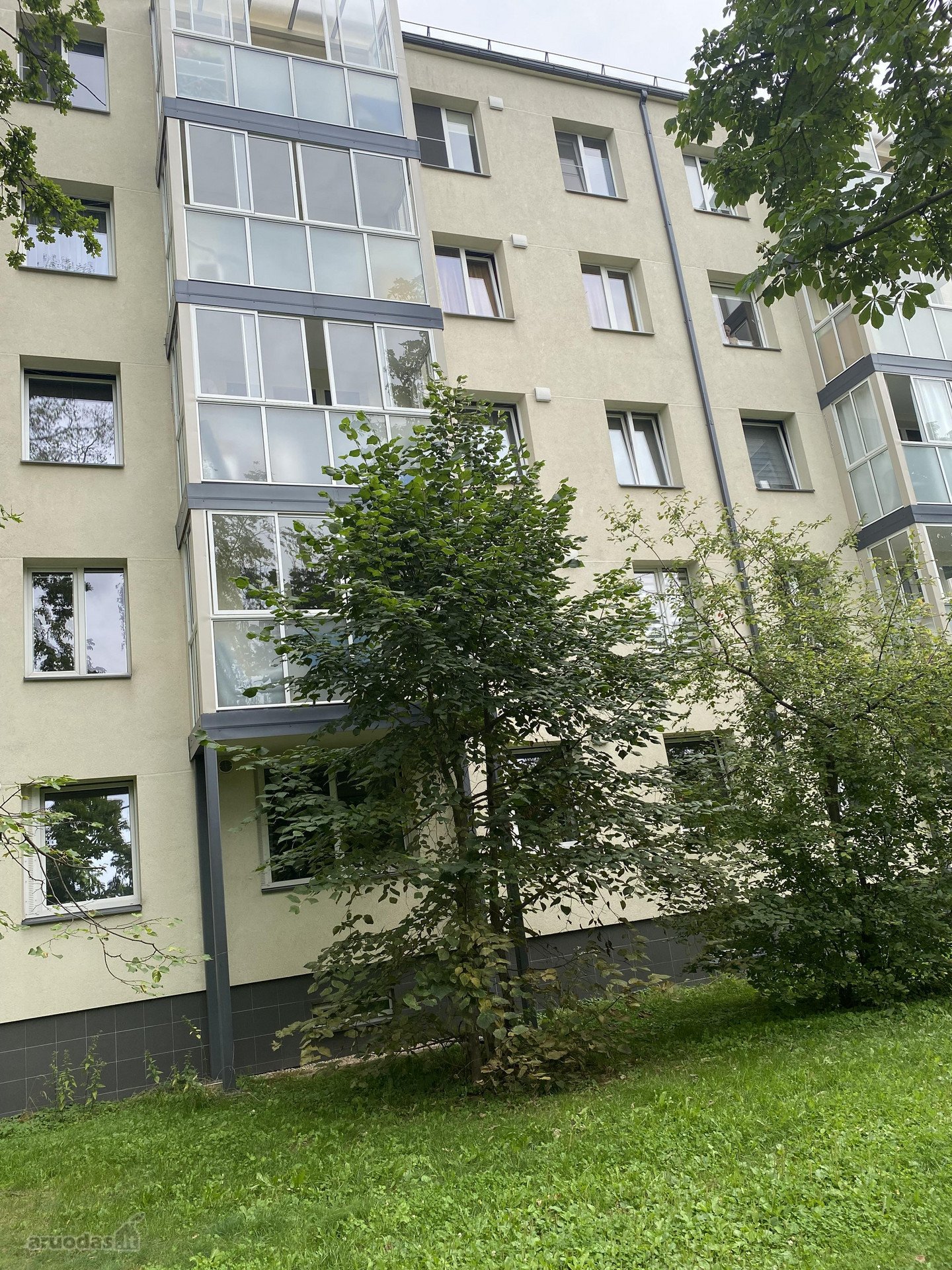 Be tarpininku.namas yra labai puikioje