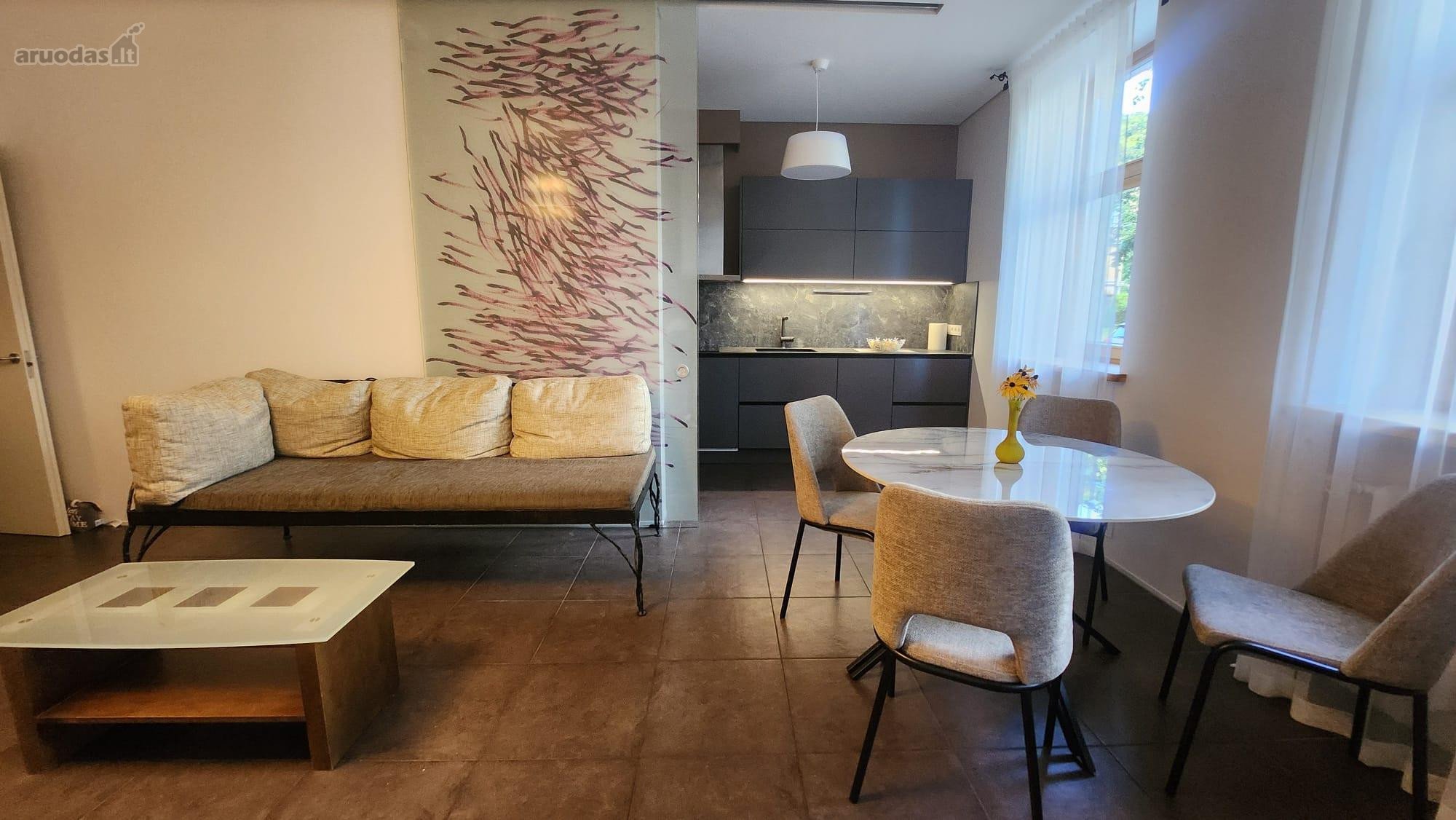 Erdvus 3 kambarių butas pačiame Kauno centre