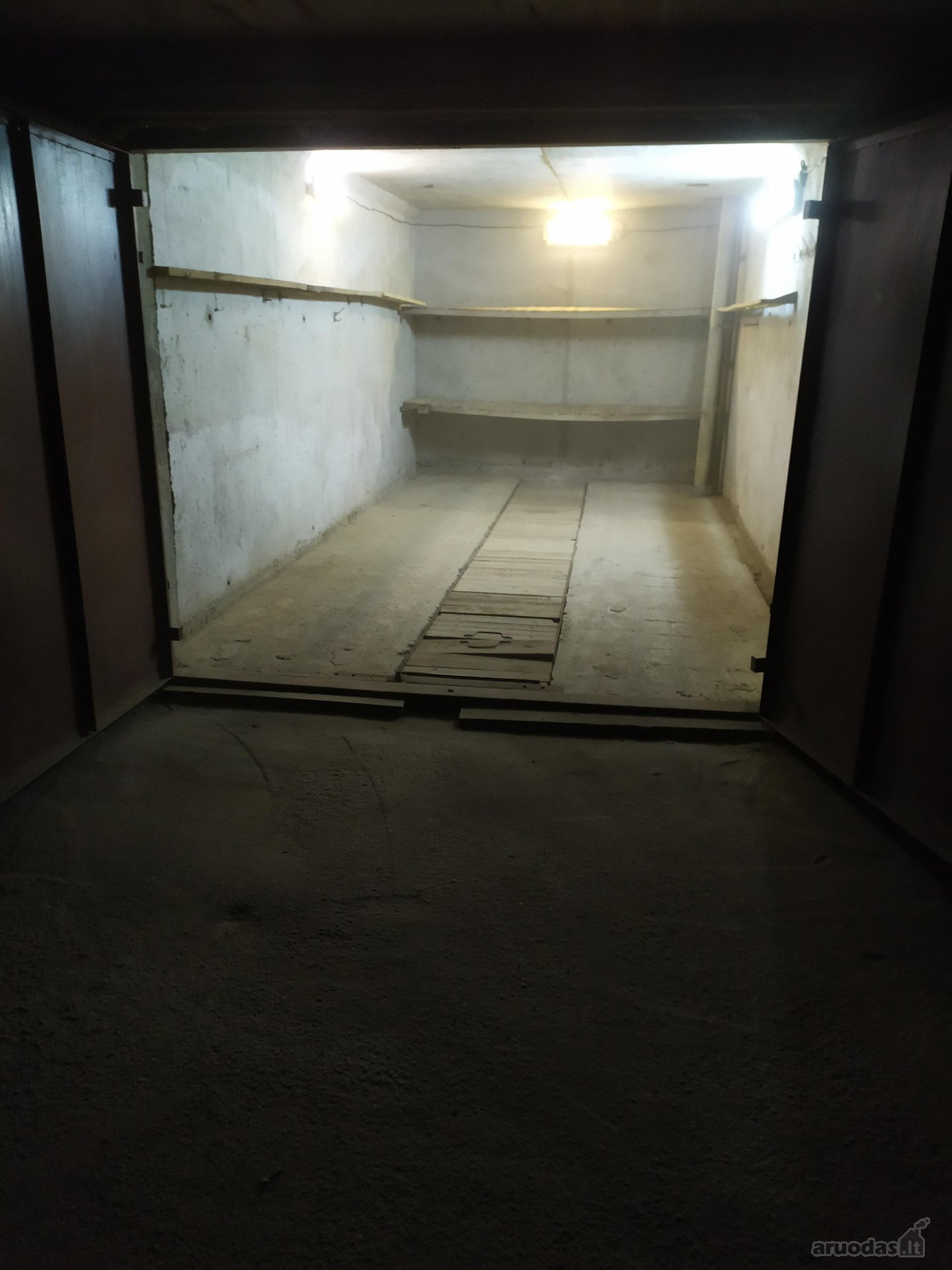 18 m2 + 18 m2 mūrinis garažas su duobe/ rūsiu