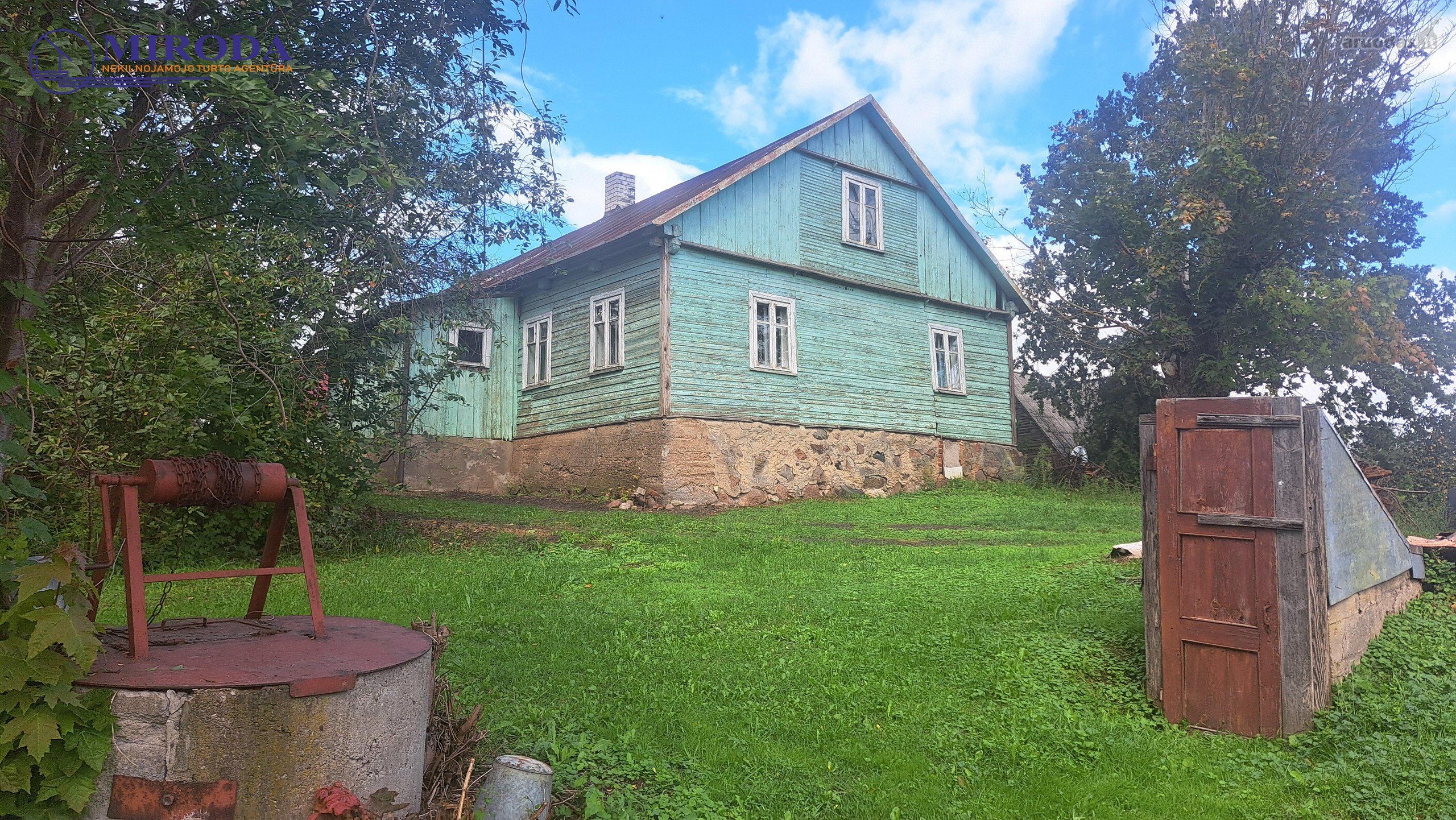 Parduodamas erdvus 110 kv. m rąstinis namas