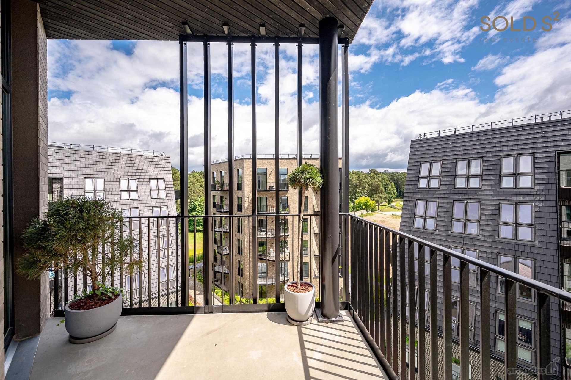Parduodami šviesūs ir erdvūs apartamentai su