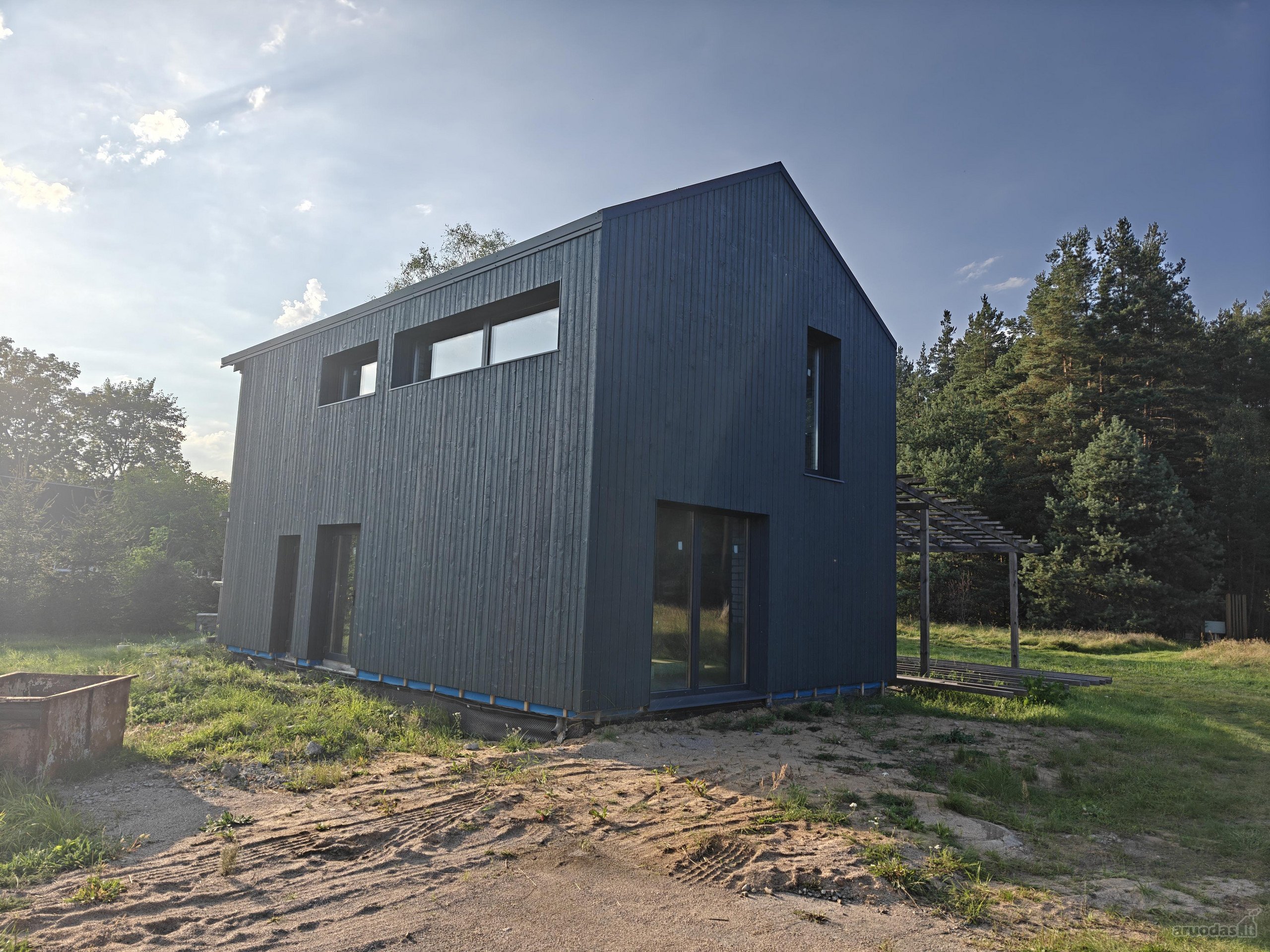 Parduodamas dviejų aukštų 101,30 m² pastatas