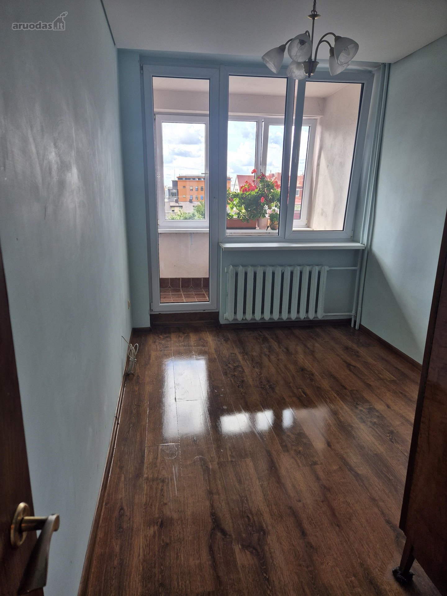 Parduodamas 3 kambarių butas Žaliakalnyje su