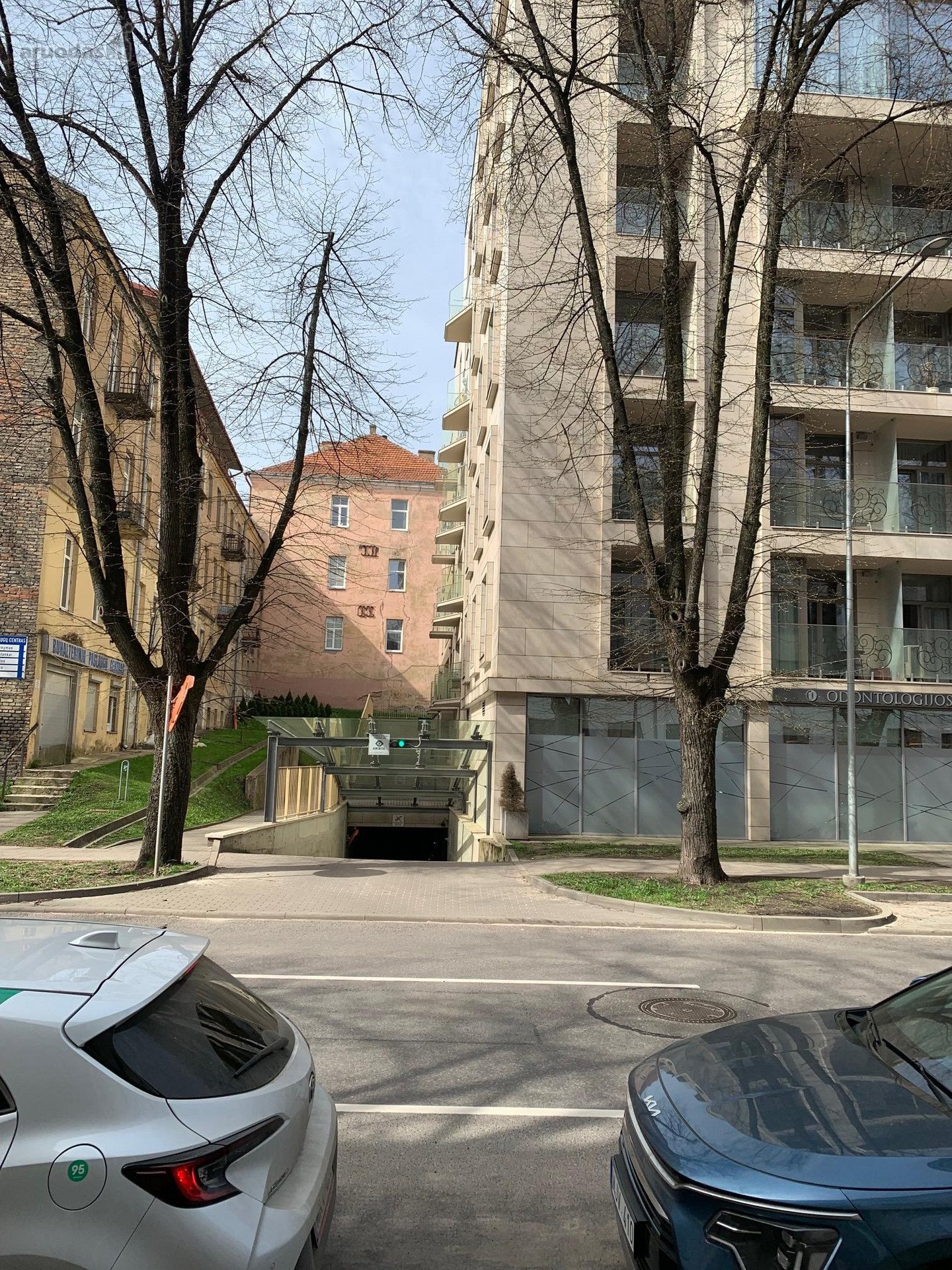 Išnuomojamas parkingas Mindaugo 1a name Vilniuje.