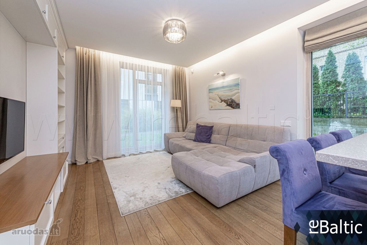 Stilingi trijų kambarių apartamentai su