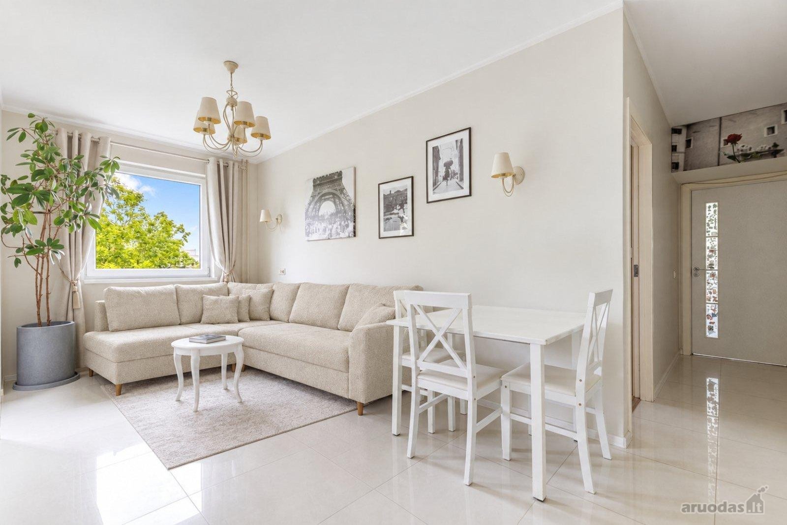 Parduodamas 56,32m² šviesus, šiltas ir jaukus