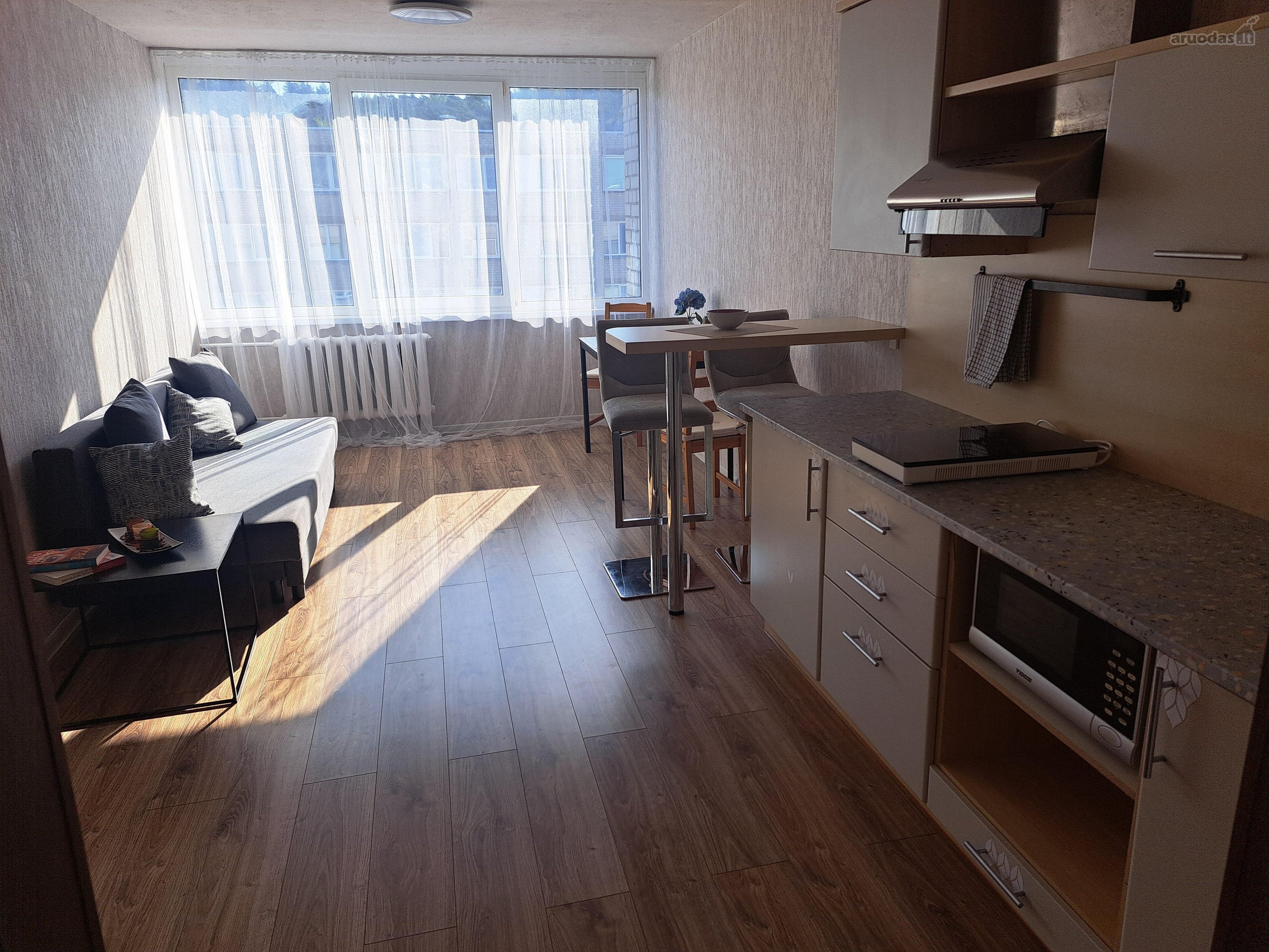 Parduodamas šviesus ir šiltas 1 kambario