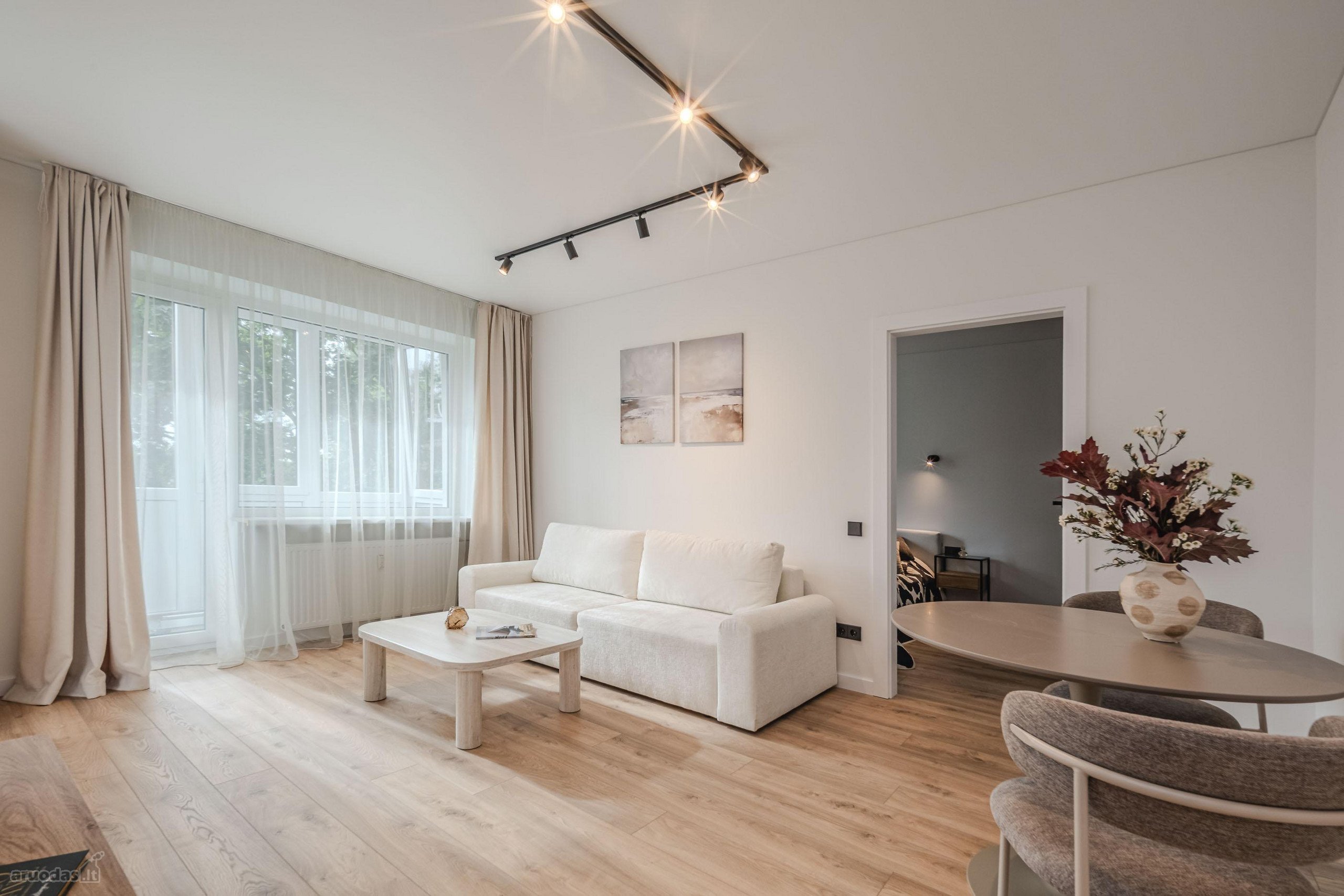 Modernus, šviesus ir jaukus 2 kambarių butas