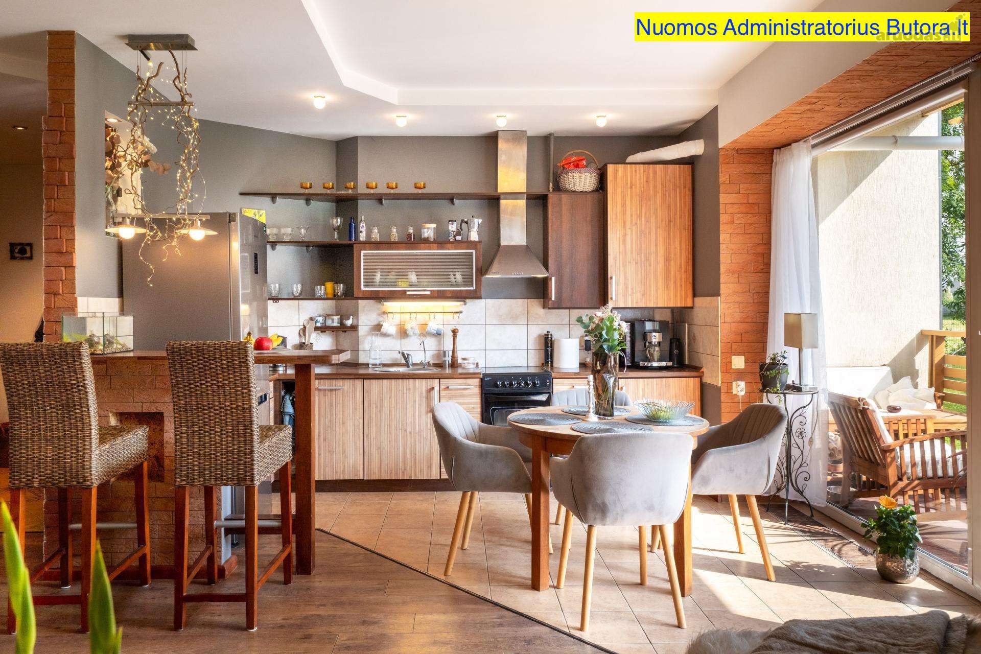 Nuomojamas 4 kambarių butas
