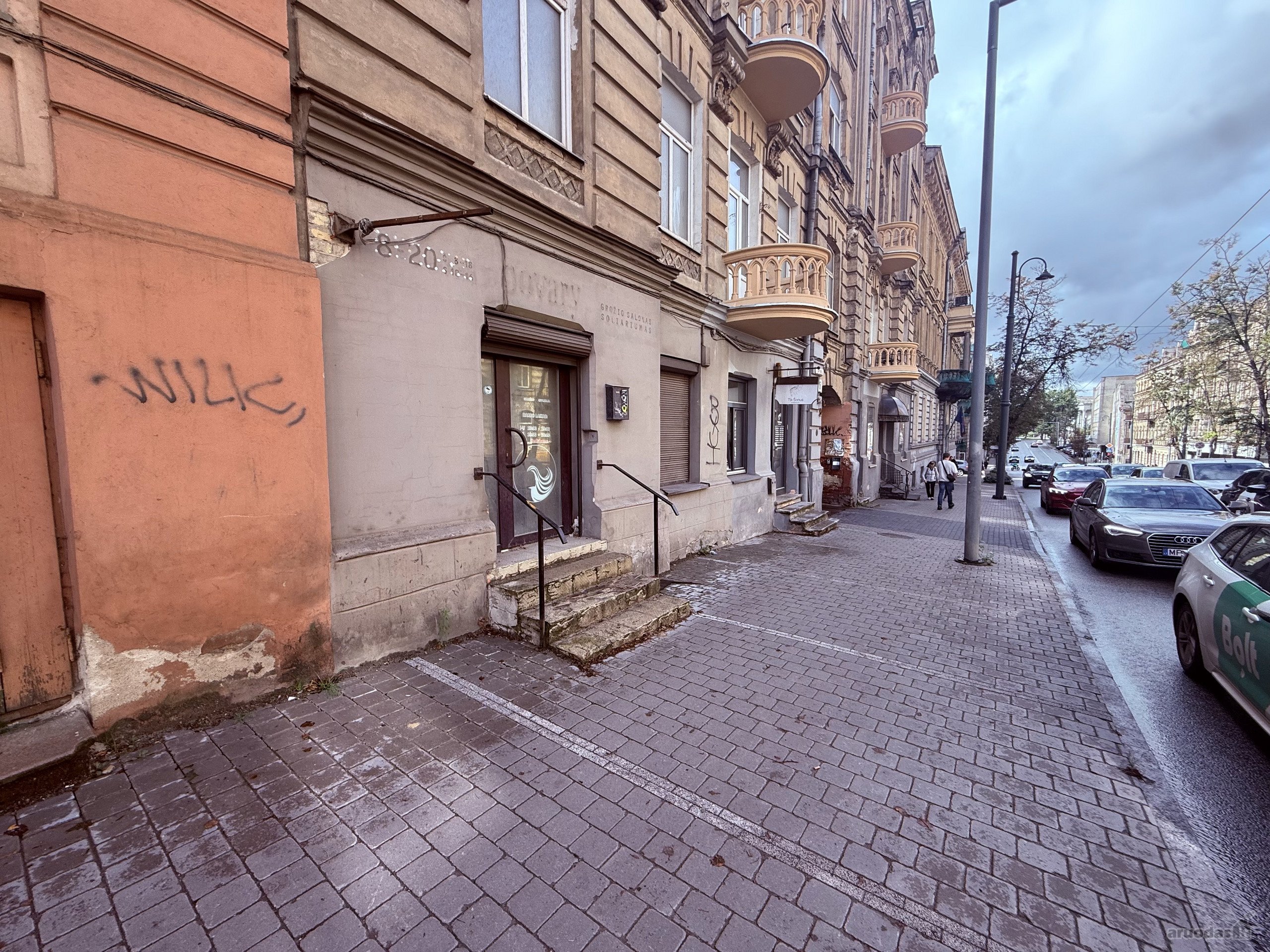 Parduodamos 32,4 M² Komercinės Patalpos V.