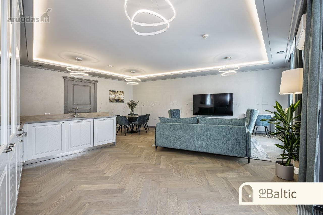 Modernus trijų kambarių butas renovuotame