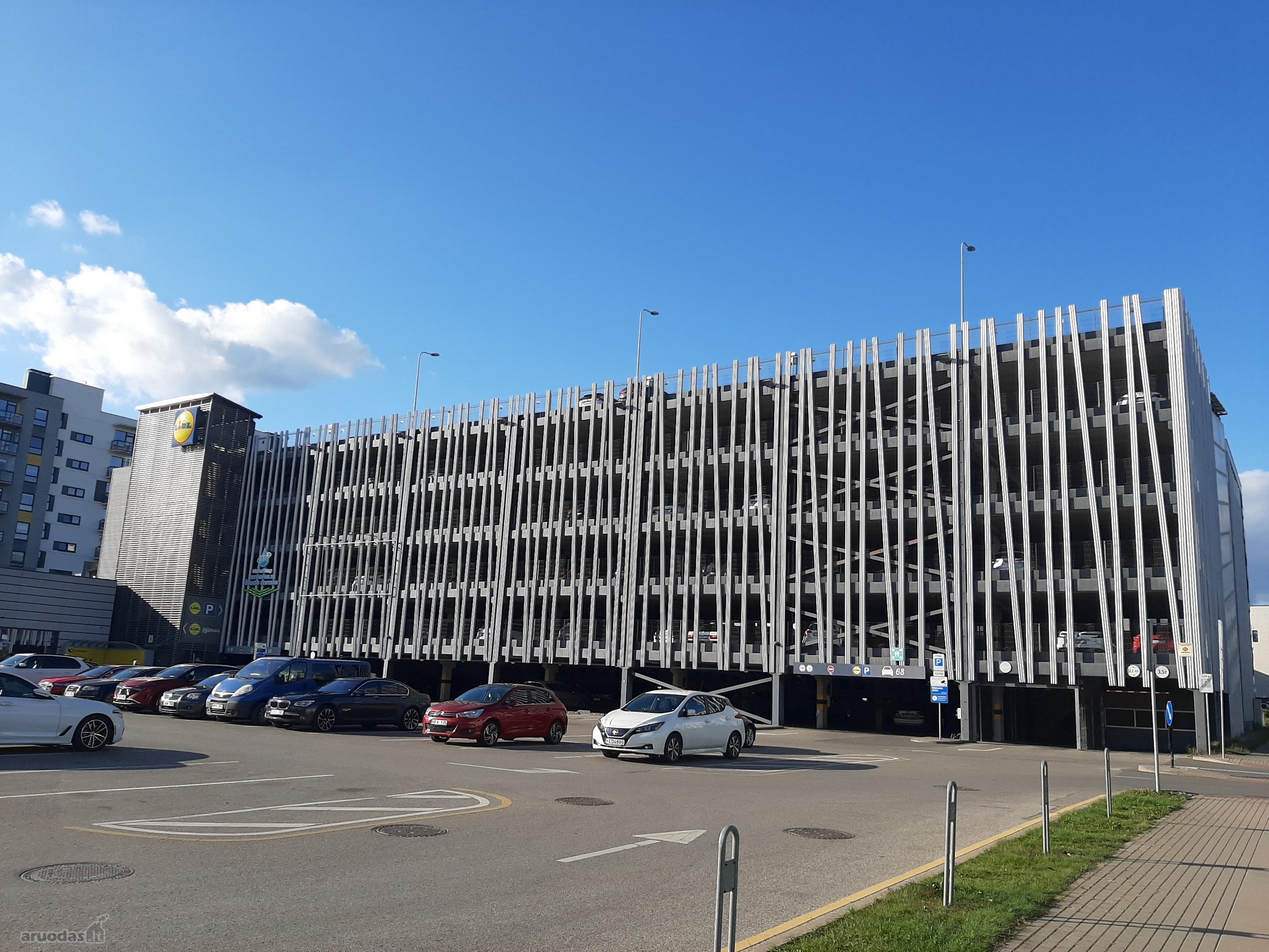 Išnuomojama automobilio arba priekabos
