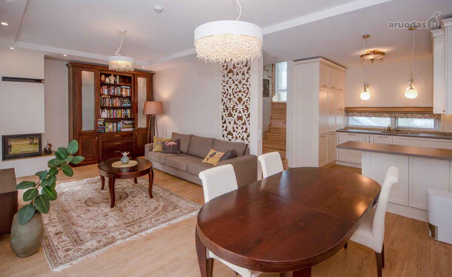 Įrengtas 122,91 m² namas Romainiuose su