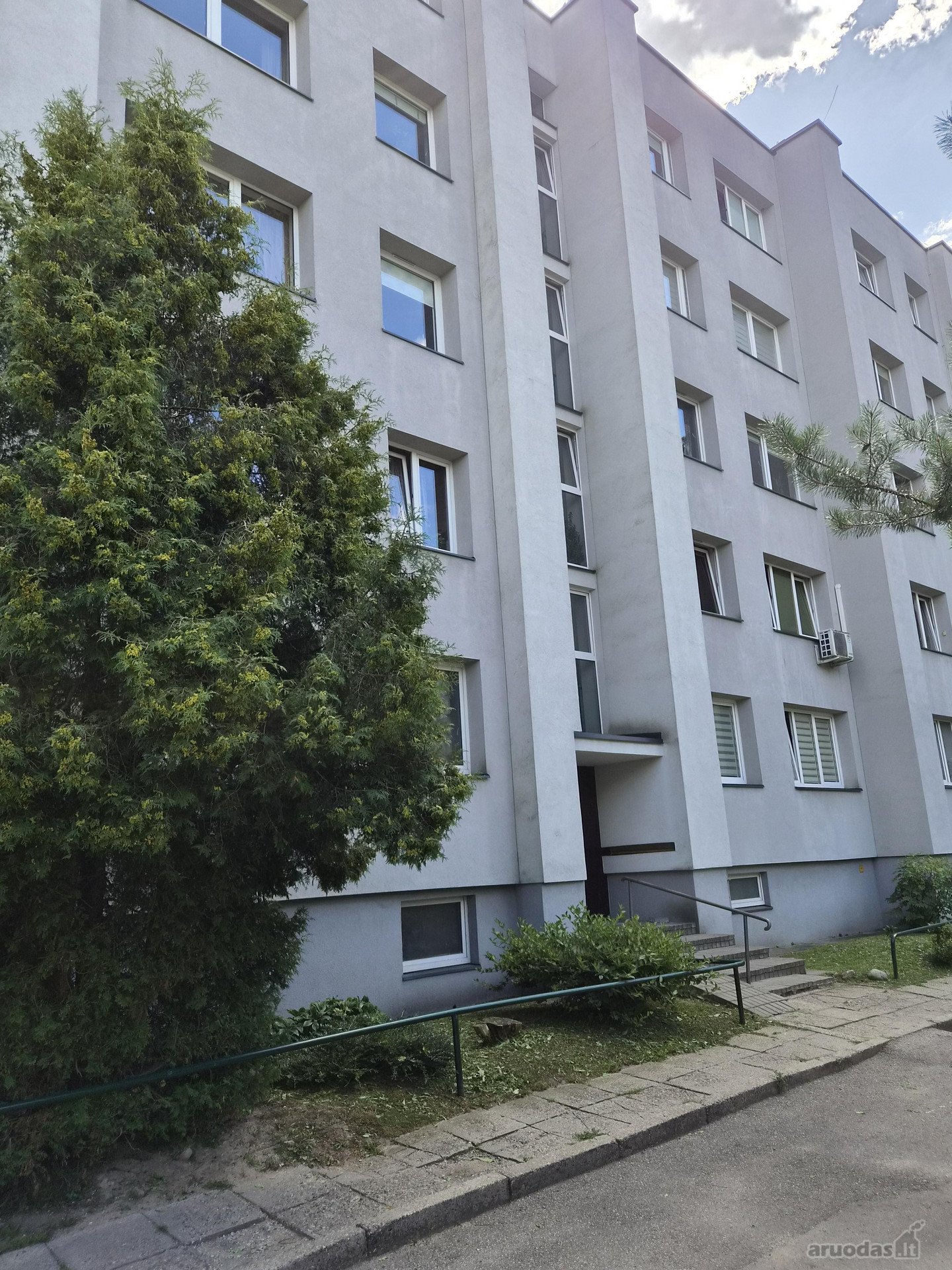 Kaune Žaliakalnyje,žemgulio g. 13,
