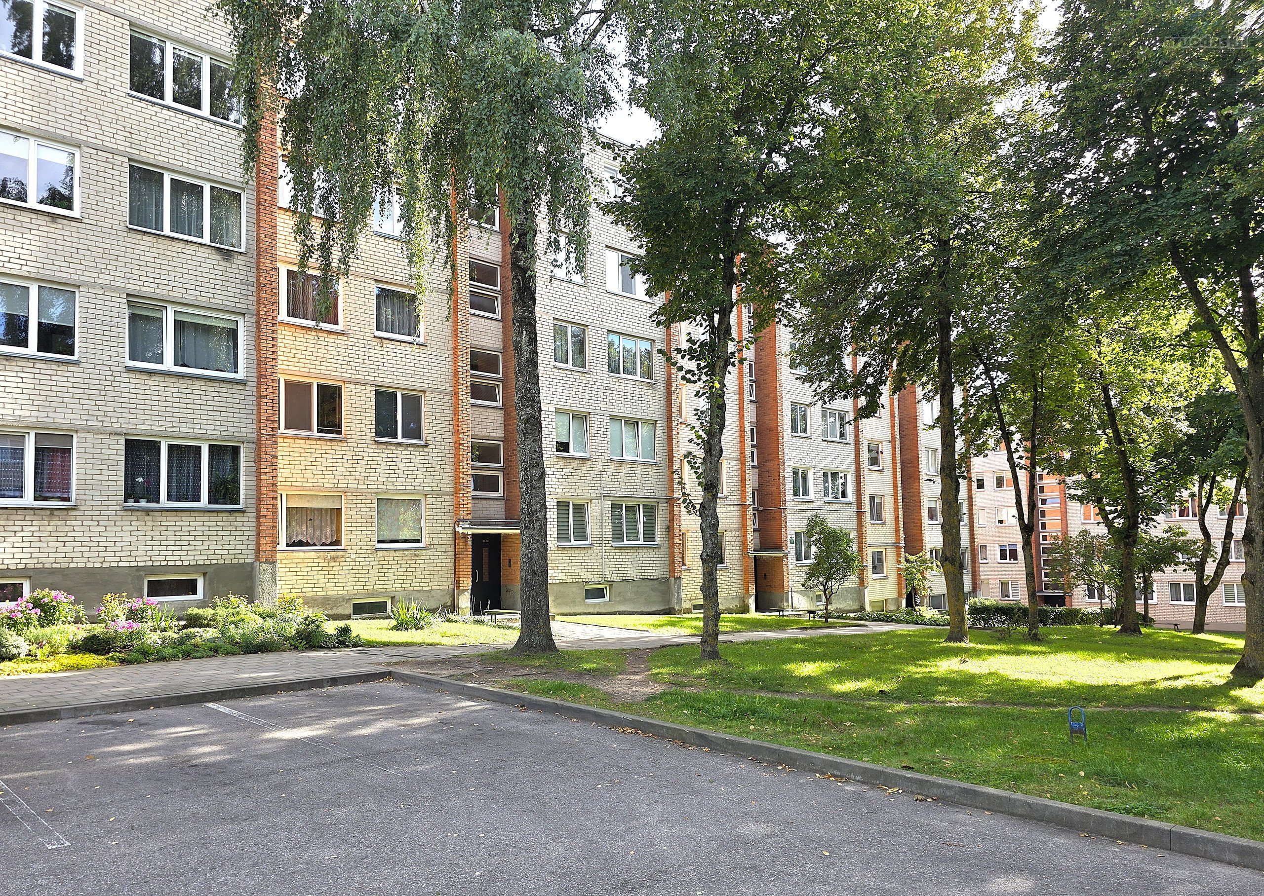 Parduodamas šviesus ir šiltas 3 kambarių